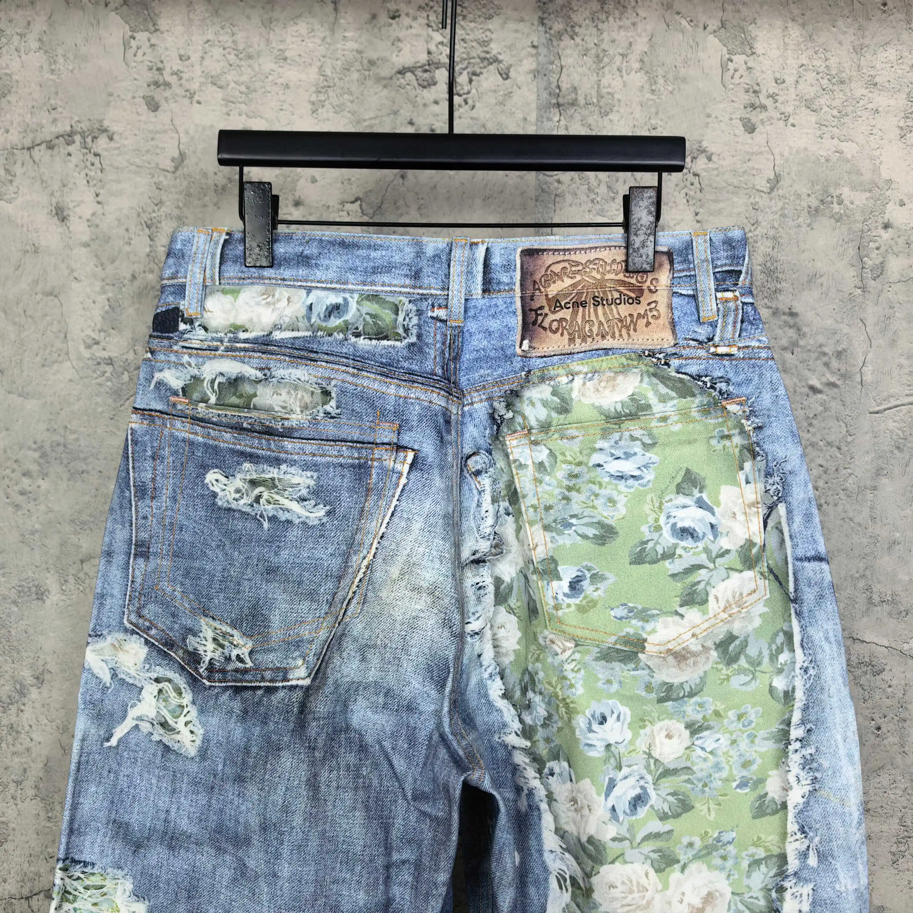 Trompe l’œil Floral Print Distressed Denim Shorts D24024560 — view 6