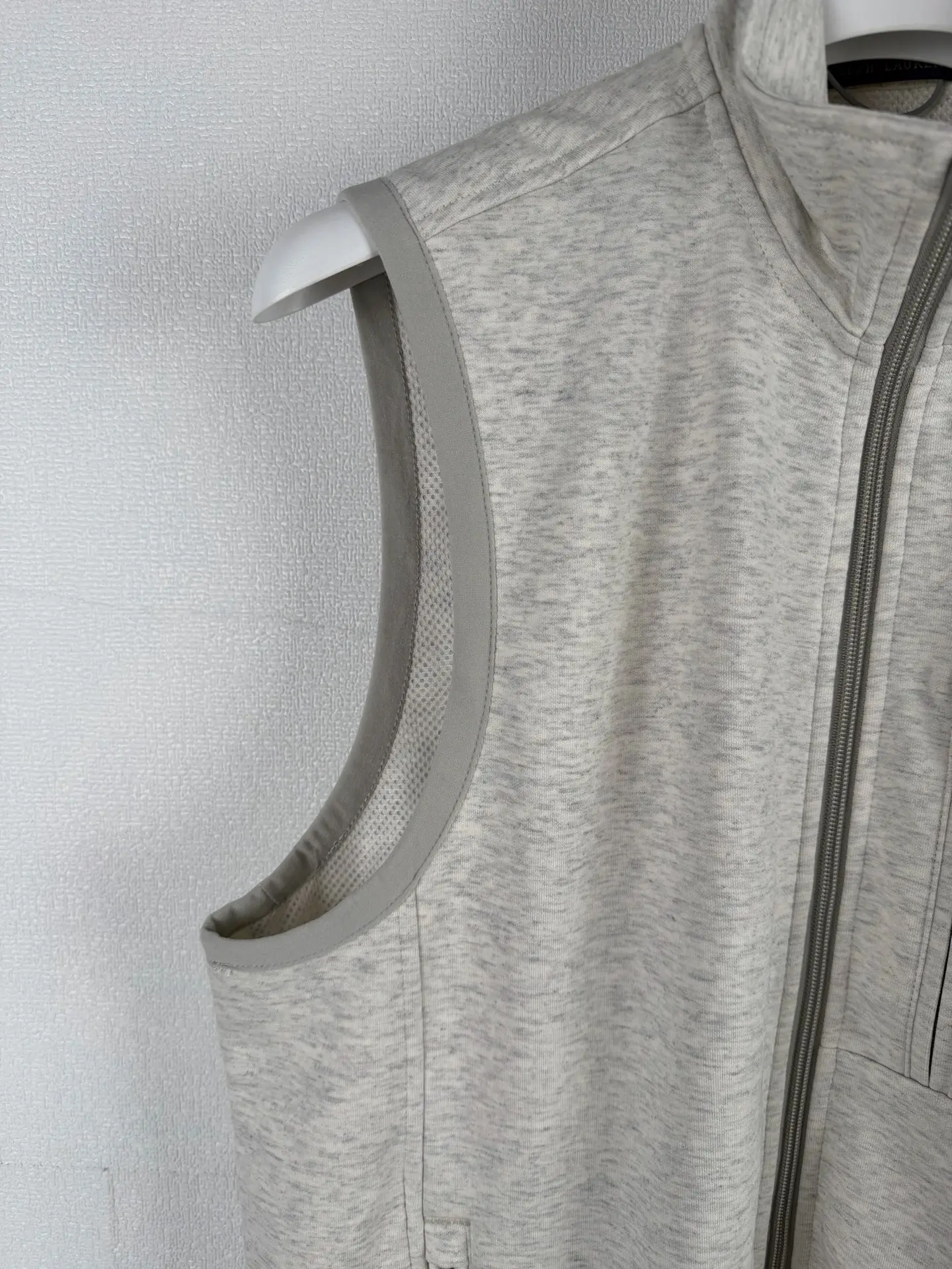 Logo-Embroidered Reversible Knit Gilet D24024928 — view 8