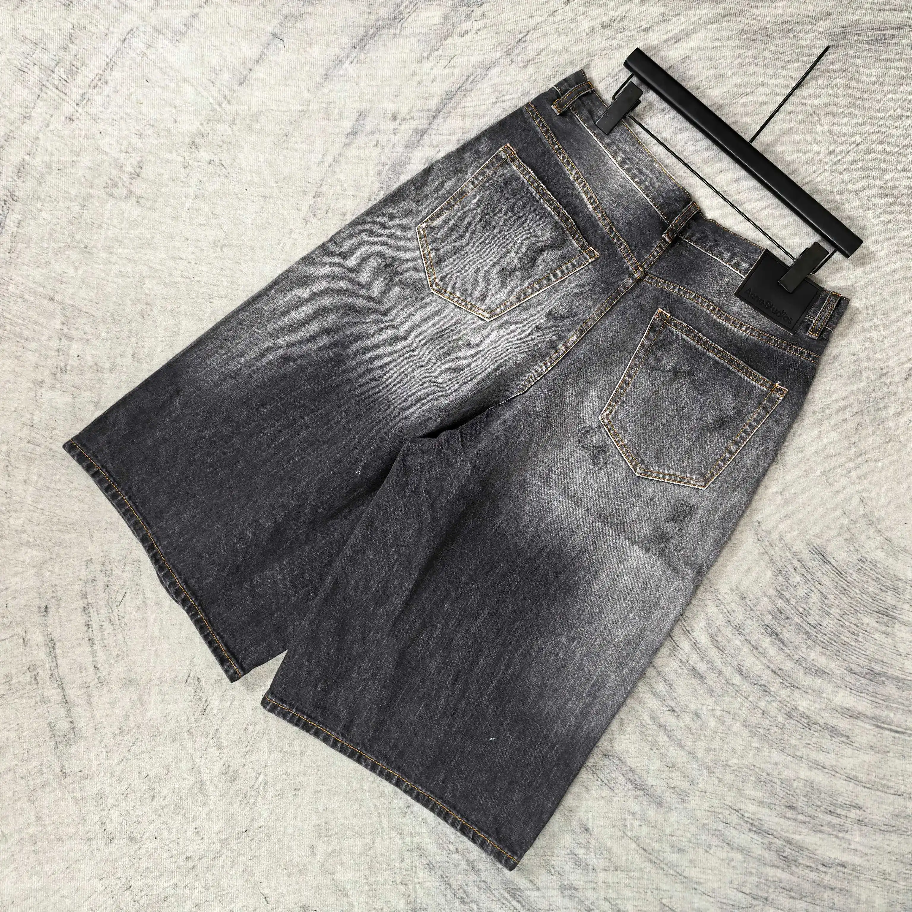 1981 Distressed Paint-Splatter Cropped Jeans D24524538 — view 5