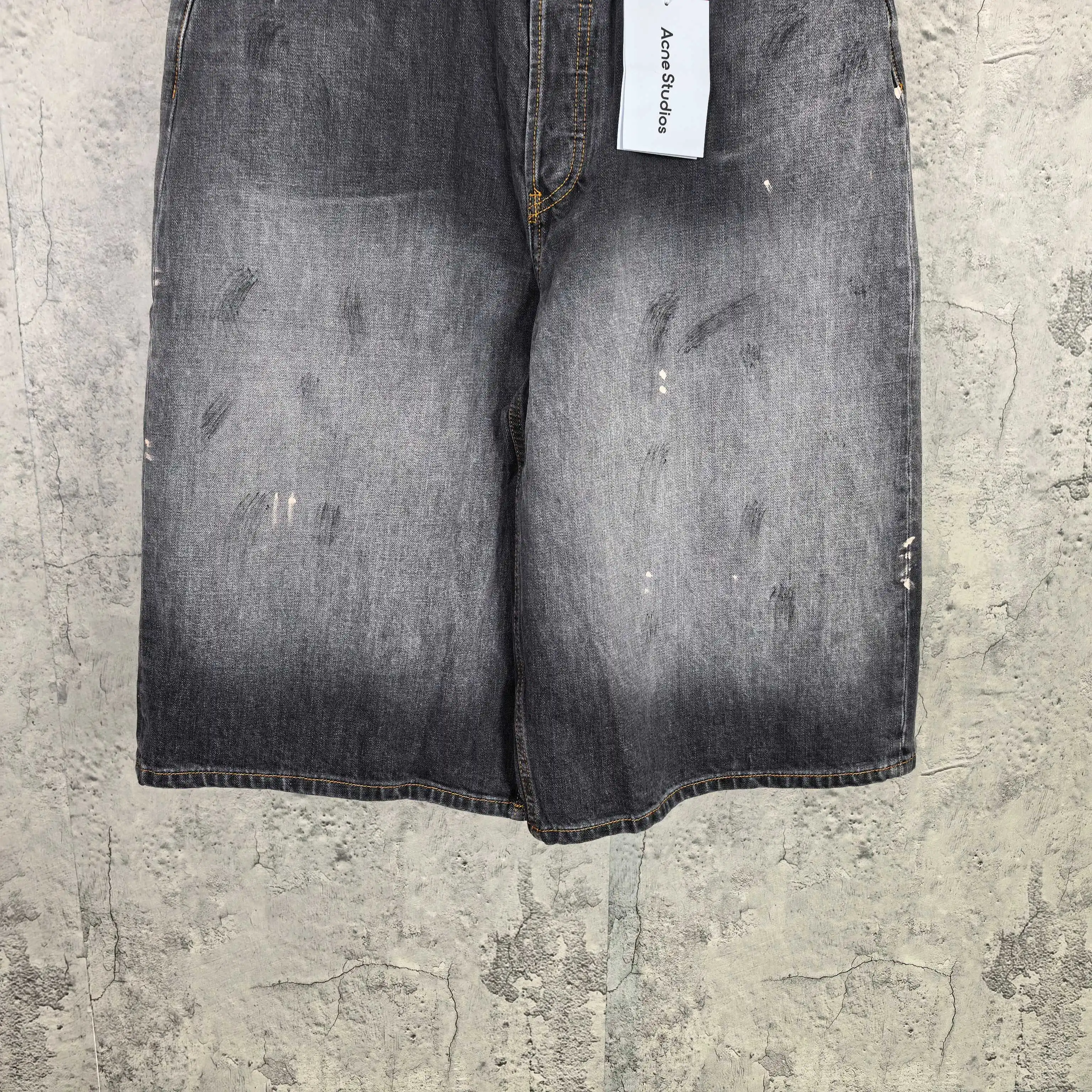 1981 Distressed Paint-Splatter Cropped Jeans D24524538 — view 8
