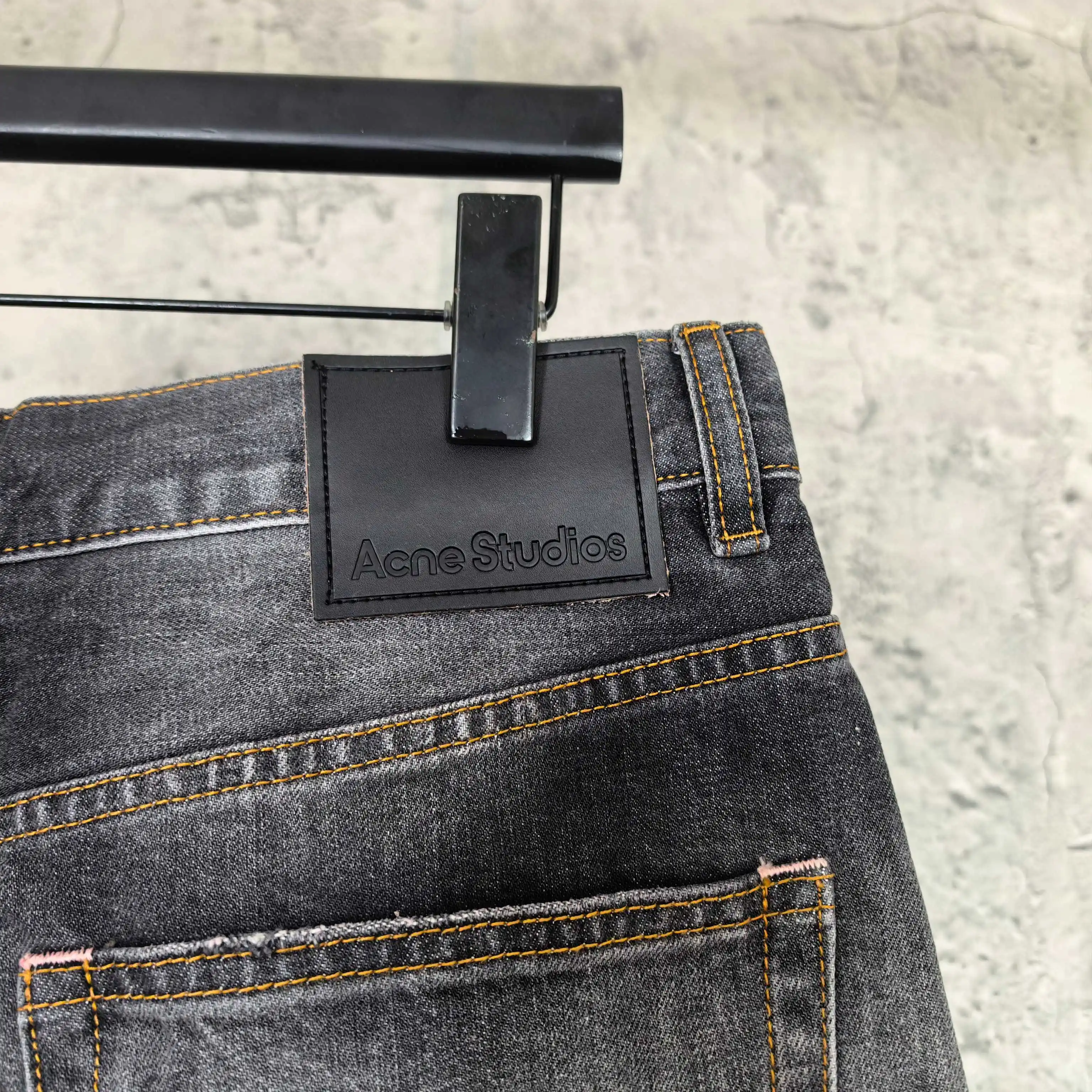 1981 Distressed Paint-Splatter Cropped Jeans D24524538 — view 11