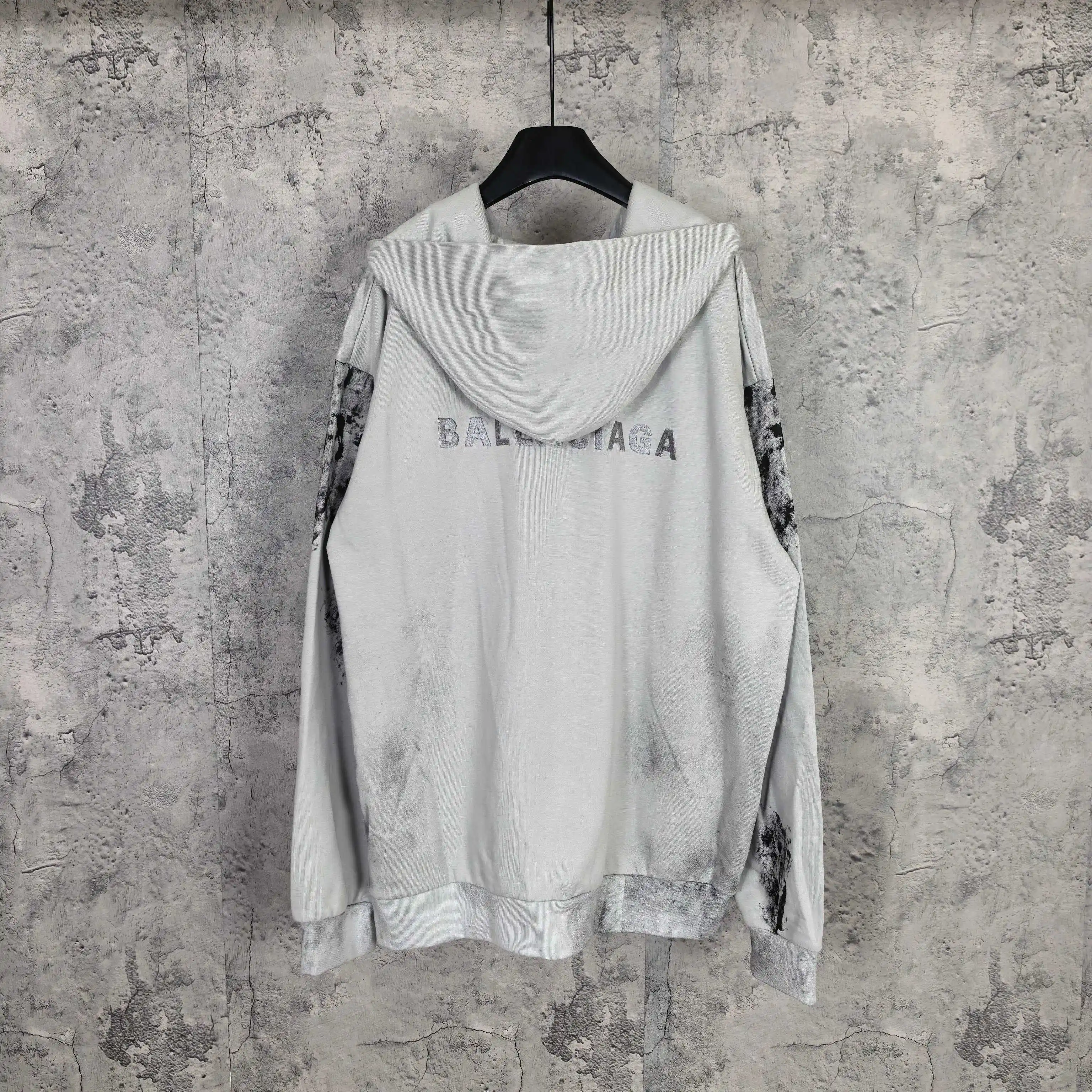 Medium Fit Graffiti Zip-Up Hoodie D24524517 — view 2