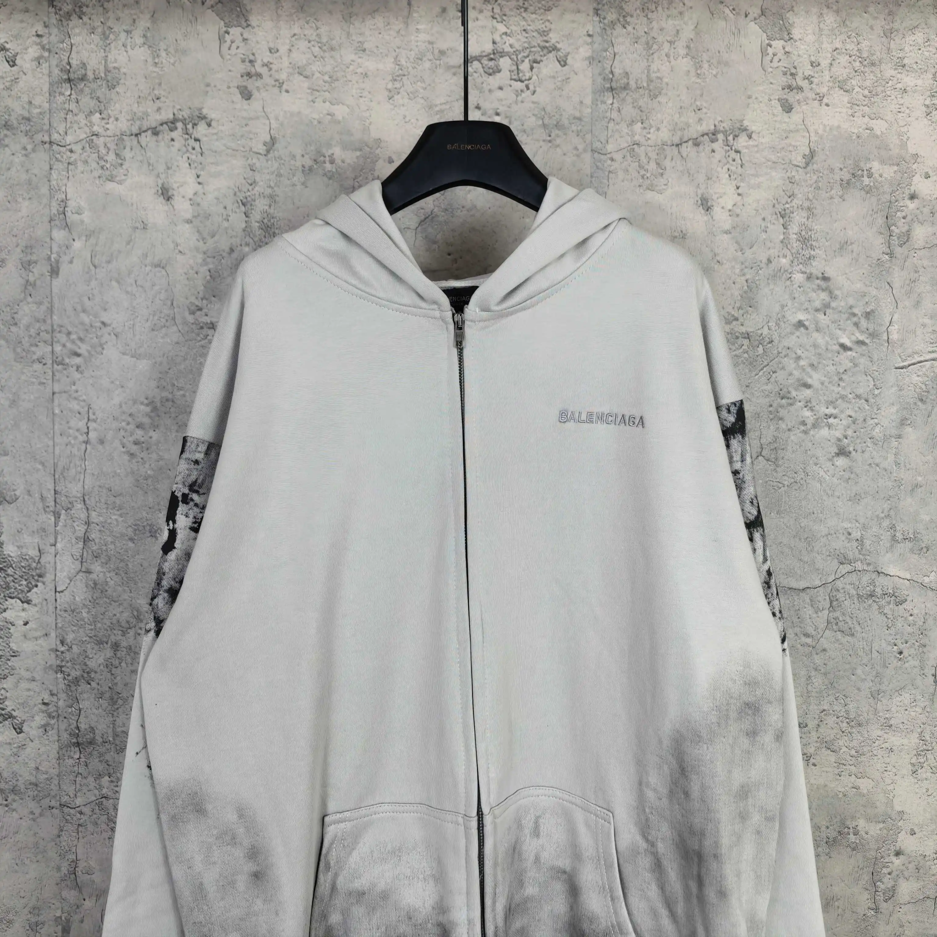 Medium Fit Graffiti Zip-Up Hoodie D24524517 — view 3