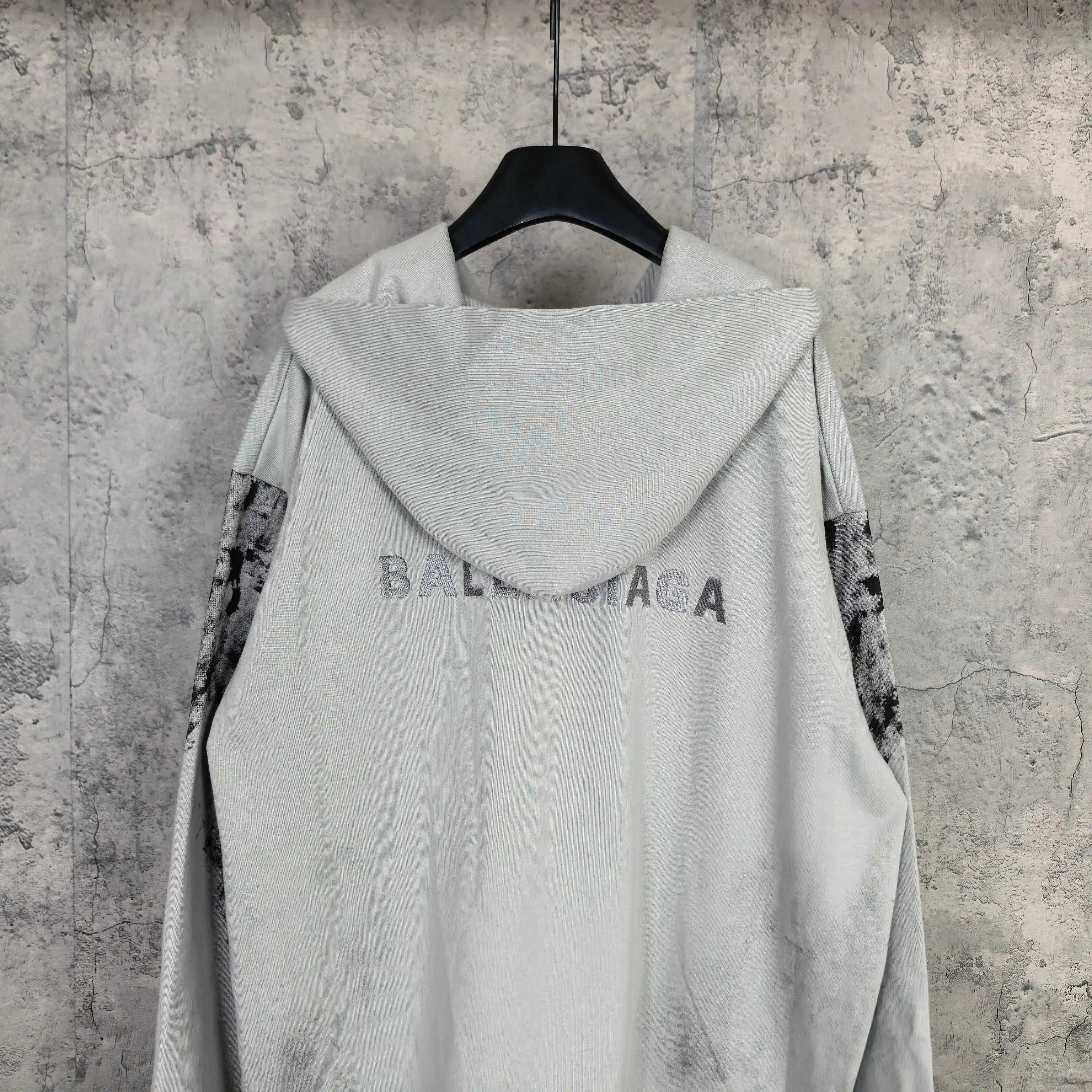 Medium Fit Graffiti Zip-Up Hoodie D24524517 — view 6