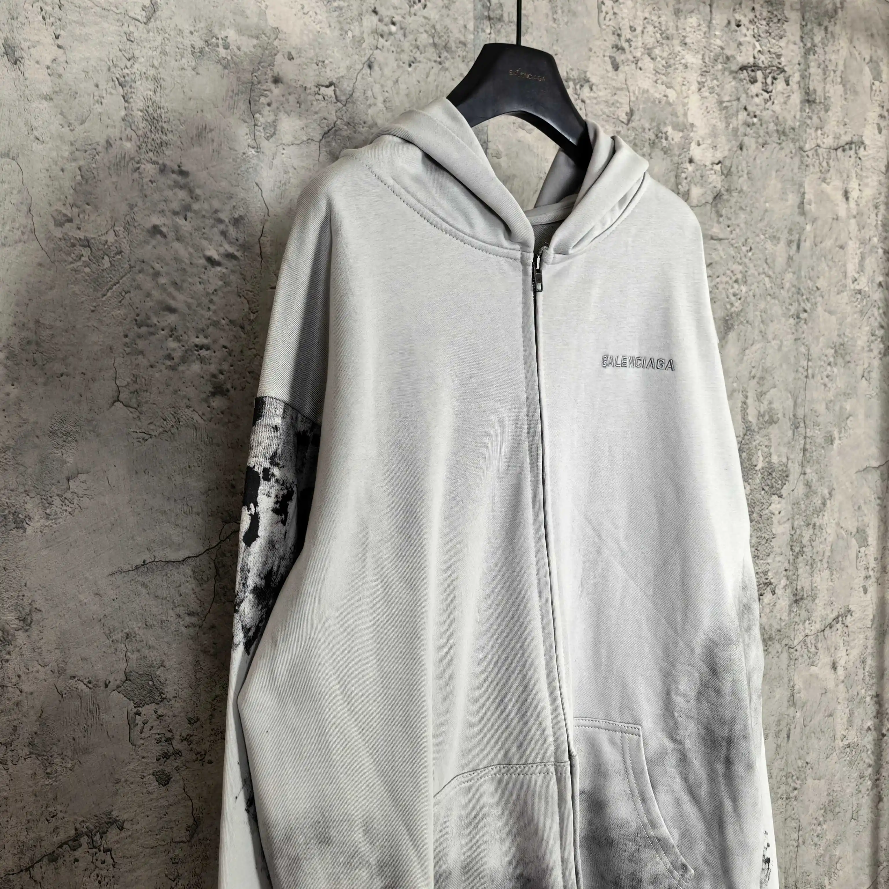 Medium Fit Graffiti Zip-Up Hoodie D24524517 — view 7