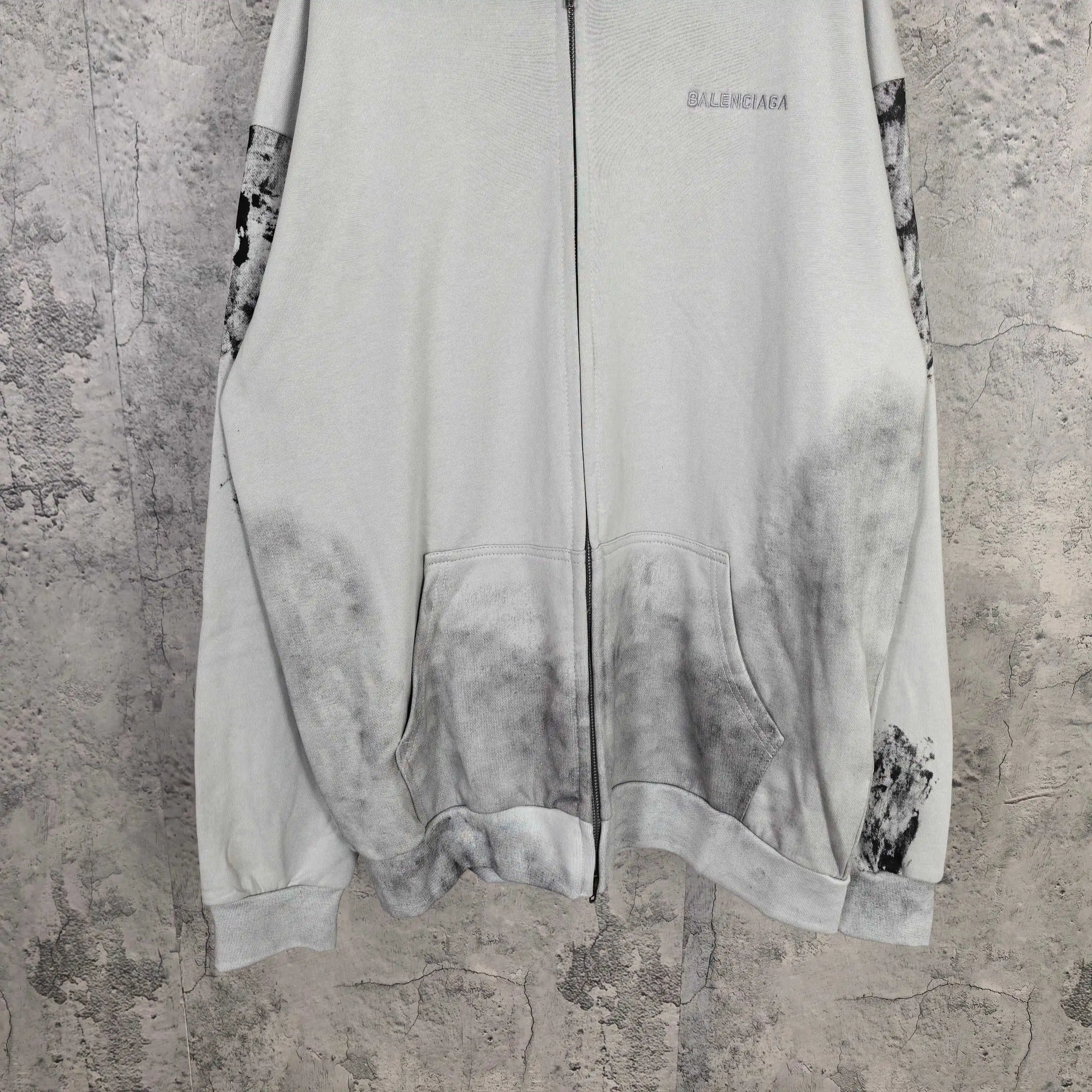 Medium Fit Graffiti Zip-Up Hoodie D24524517 — view 10