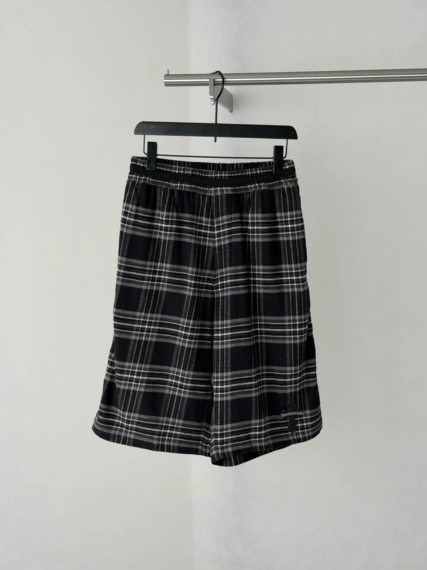 Logo-Patch Plaid Brushed-Cotton Shorts D24518768