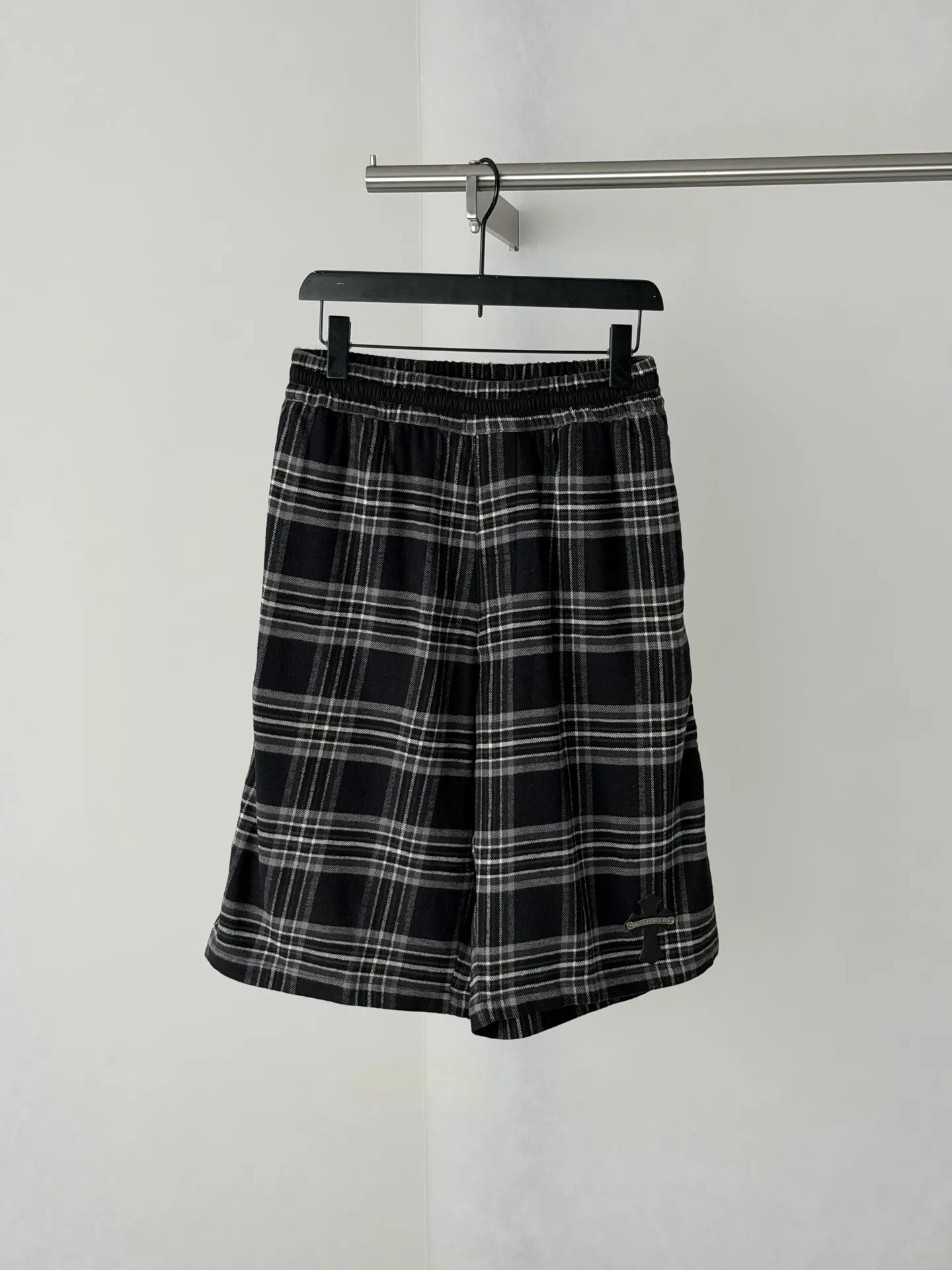 Logo-Patch Plaid Brushed-Cotton Shorts D24518768