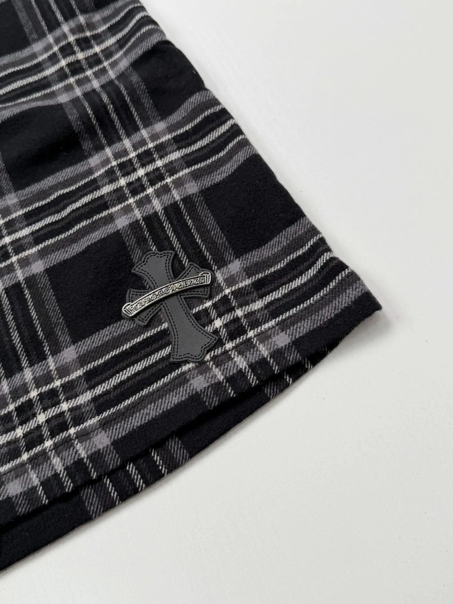 Logo-Patch Plaid Brushed-Cotton Shorts D24518768 — view 7