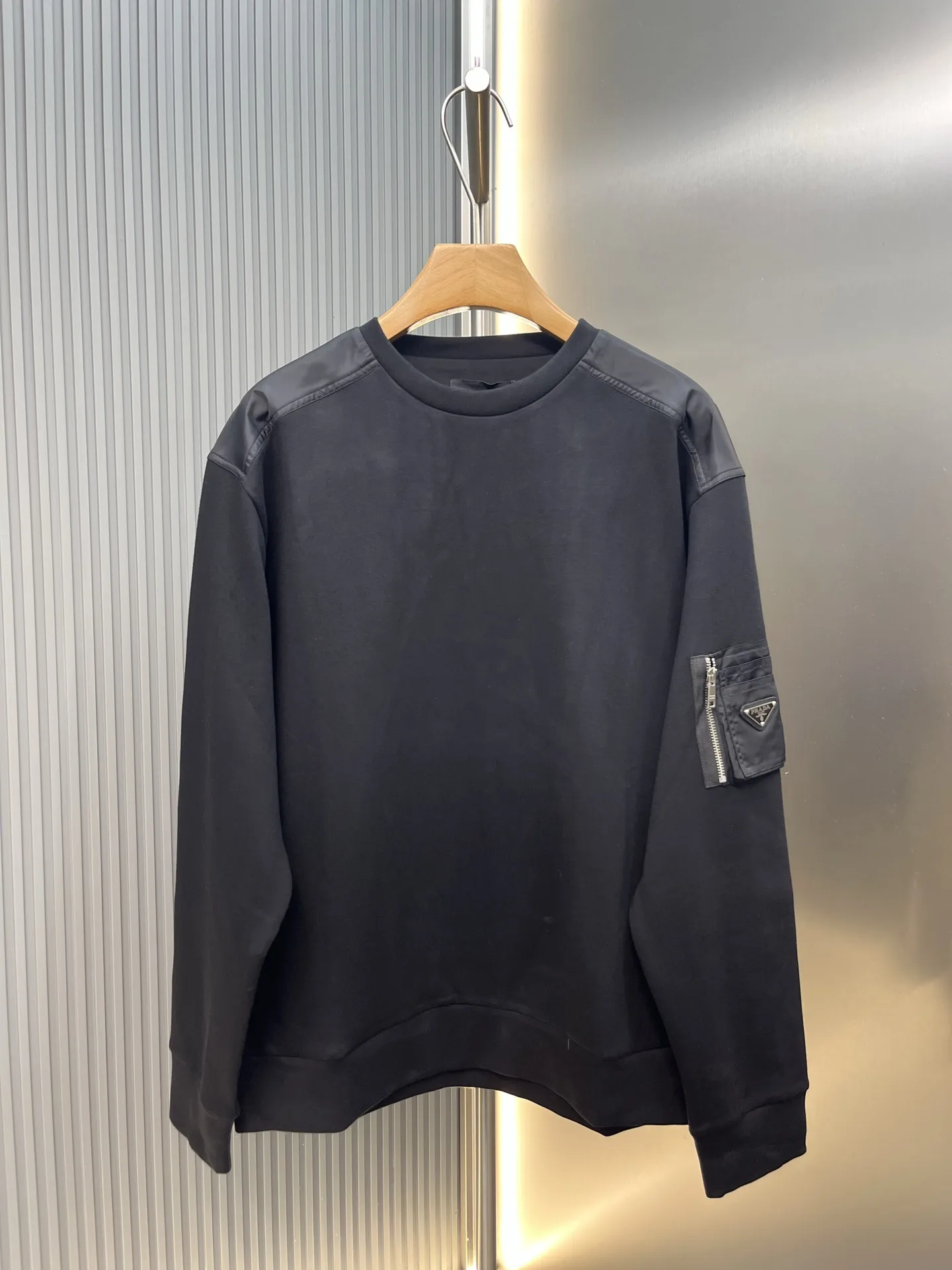 Re-Nylon Trim Fleece Sweatshirt D25020427