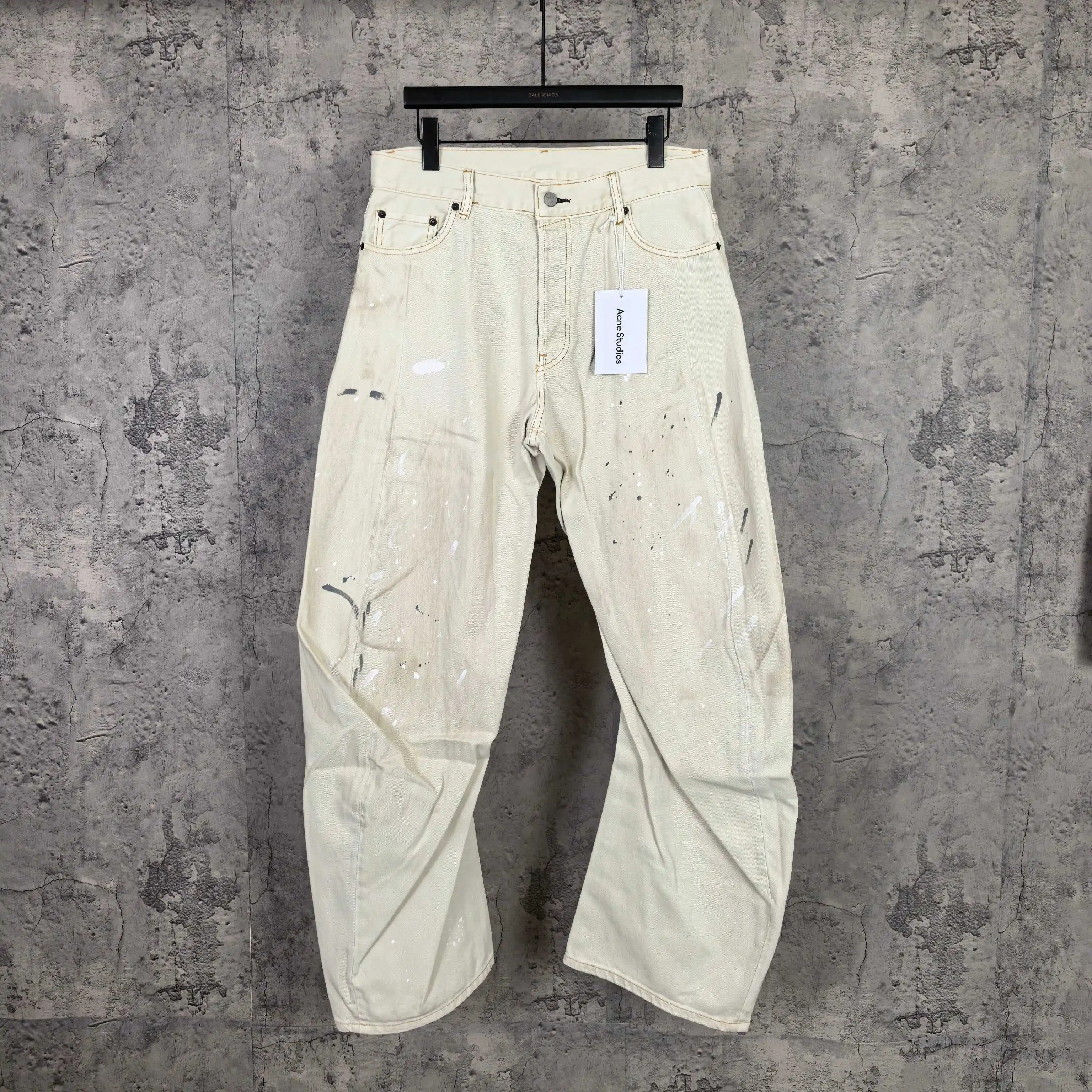 2006F Paint-Splatter Curved-Leg Jeans D25524521