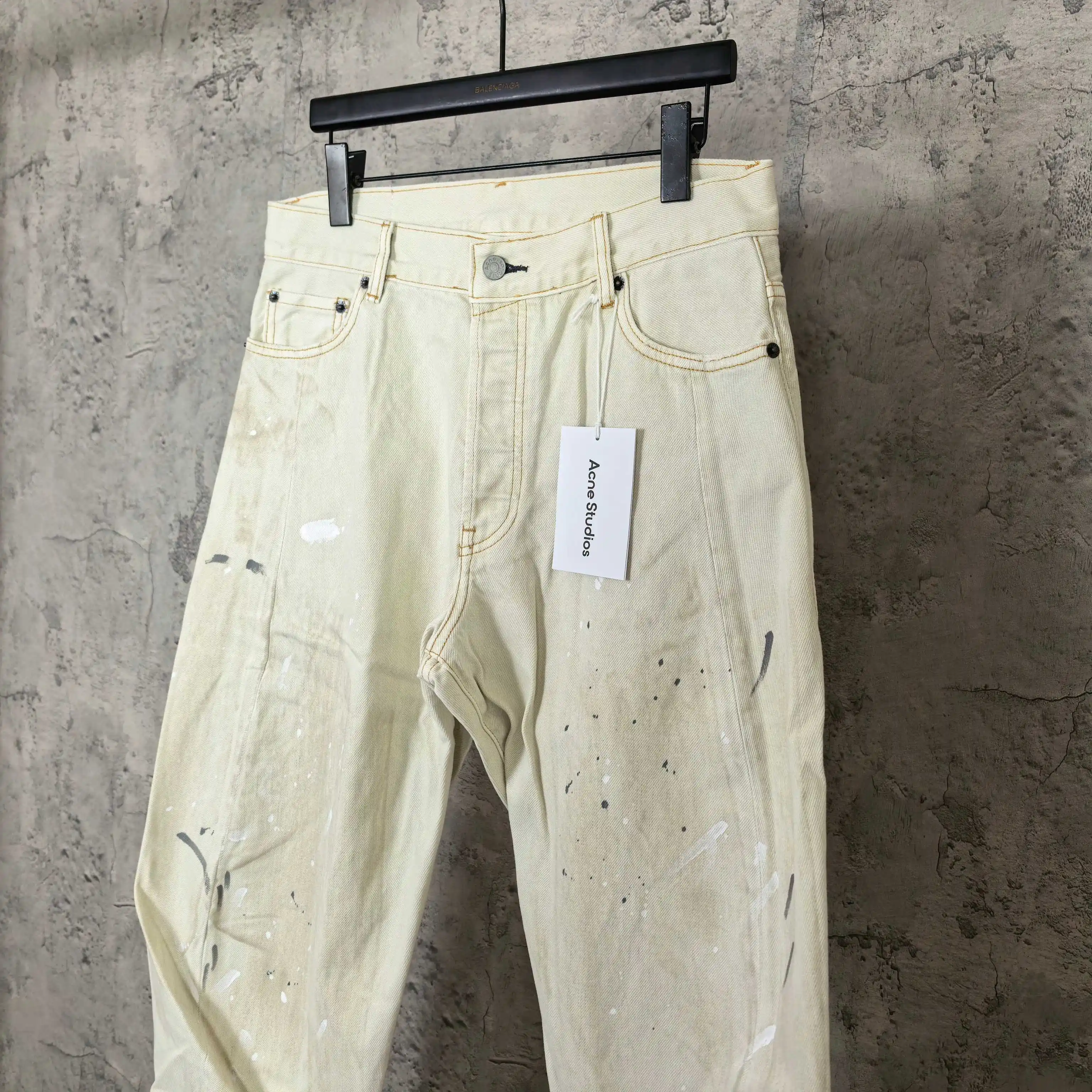 2006F Paint-Splatter Curved-Leg Jeans D25524521 — view 9