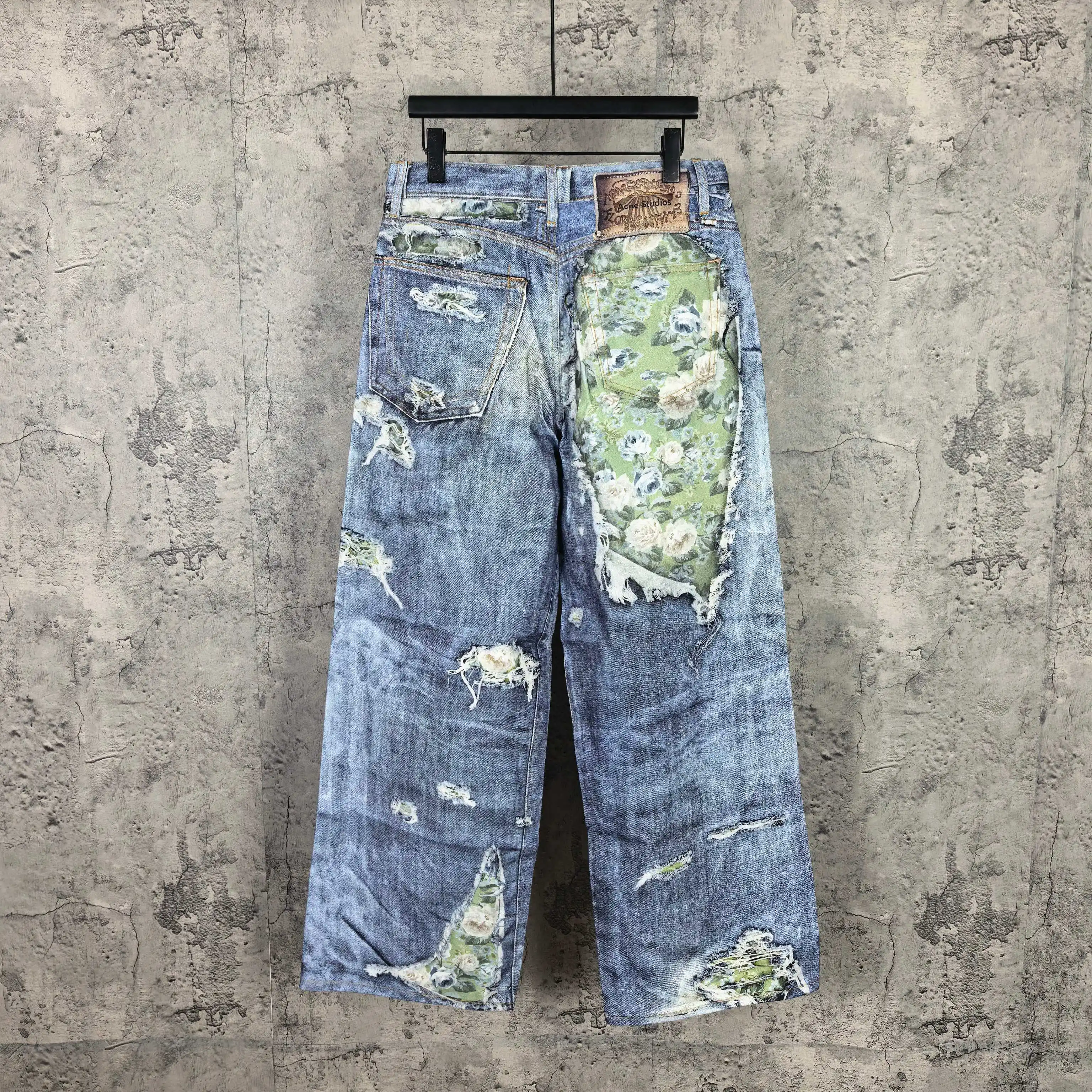 Floral Print Distressed Wide-Leg Jeans D25524561 — view 2