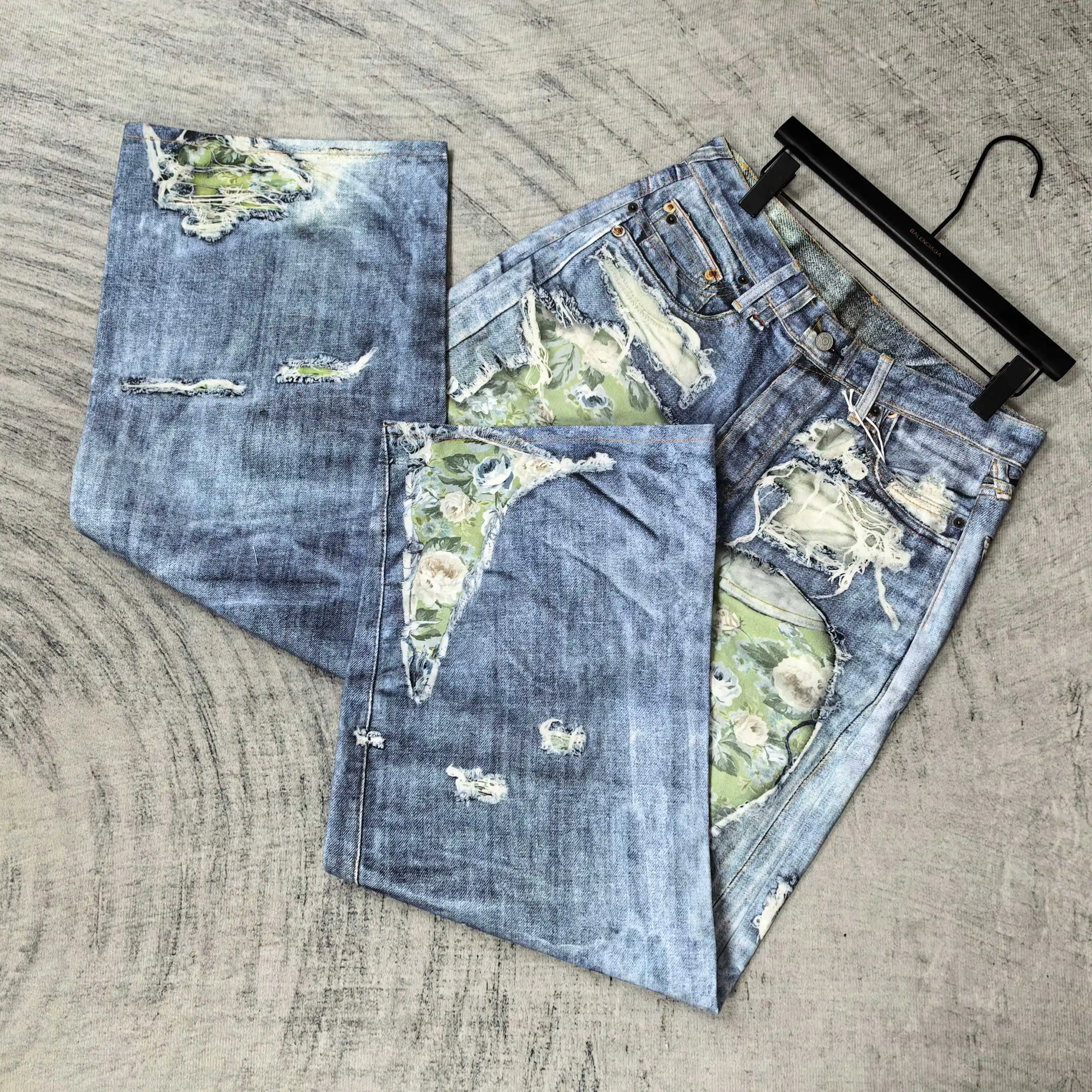 Floral Print Distressed Wide-Leg Jeans D25524561 — view 4