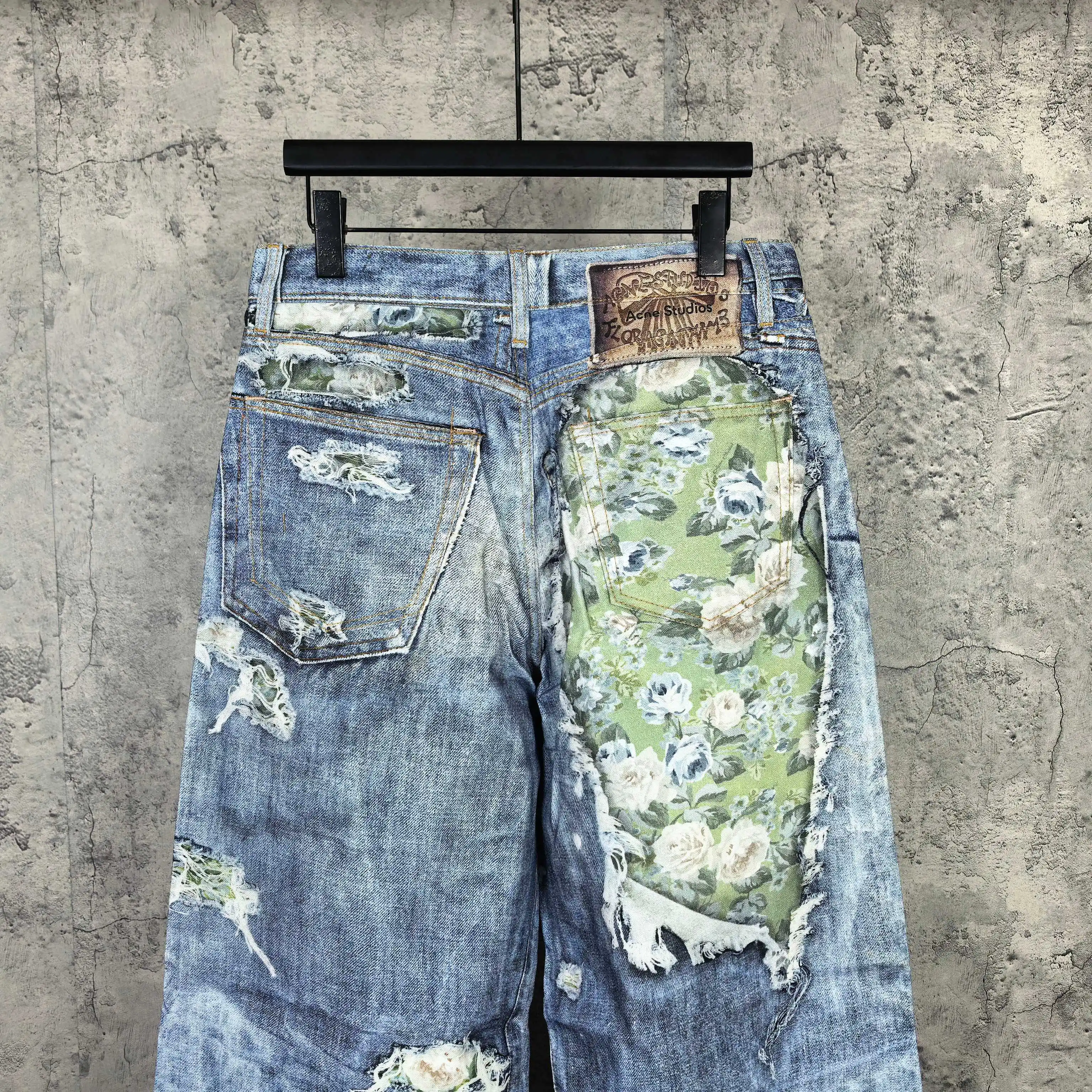 Floral Print Distressed Wide-Leg Jeans D25524561 — view 6