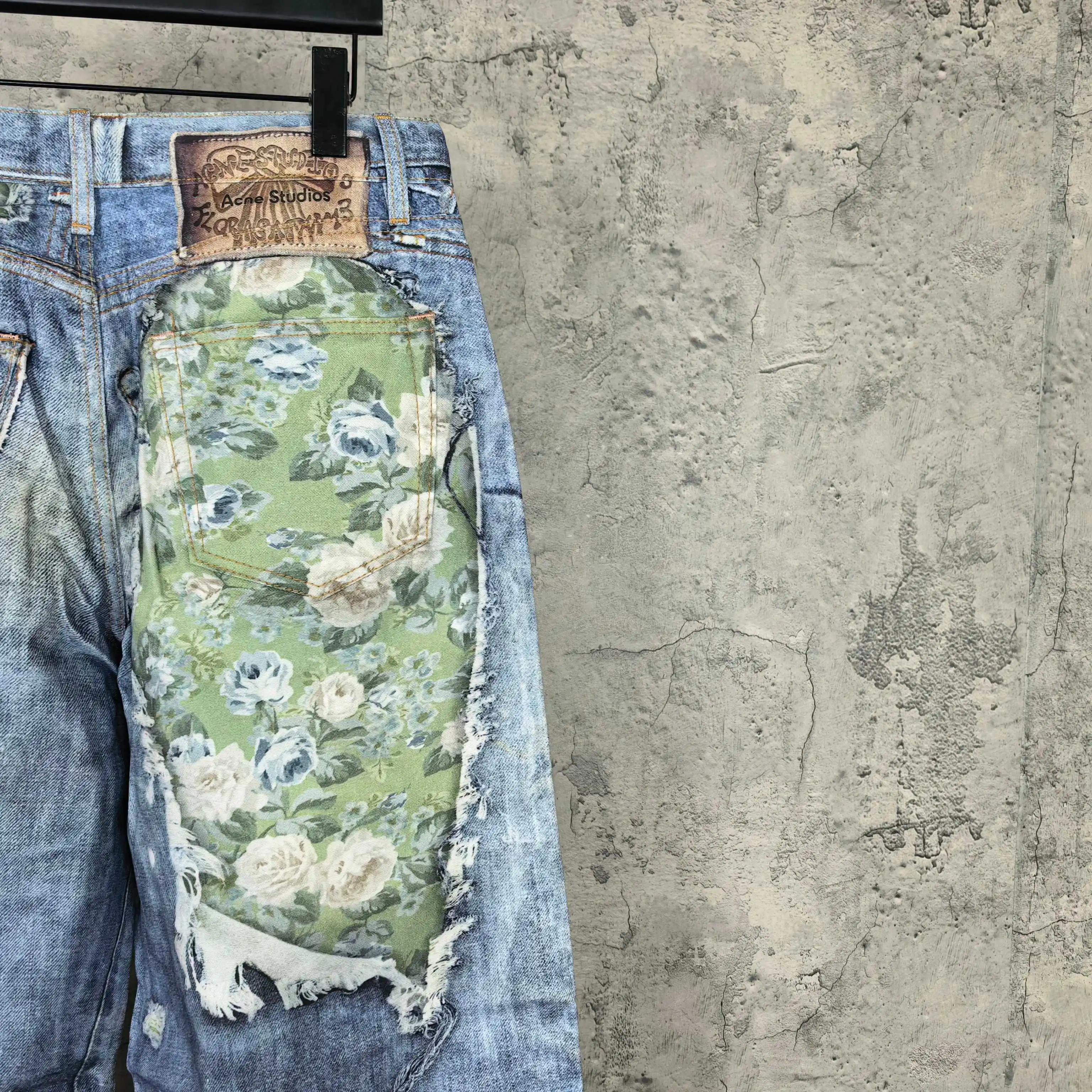 Floral Print Distressed Wide-Leg Jeans D25524561 — view 15