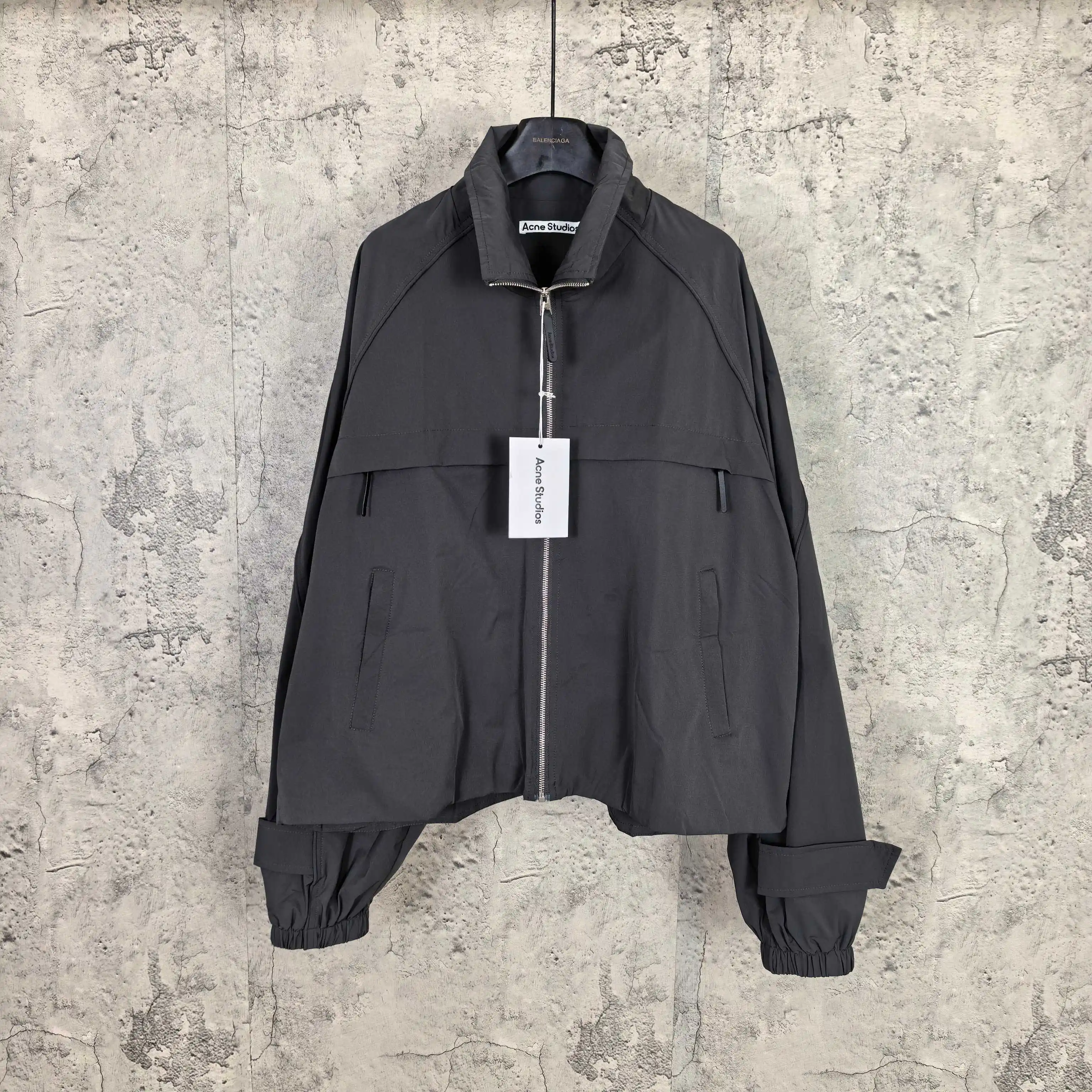 Cropped Zip-Up Jacket with Oversized Collar D25524562