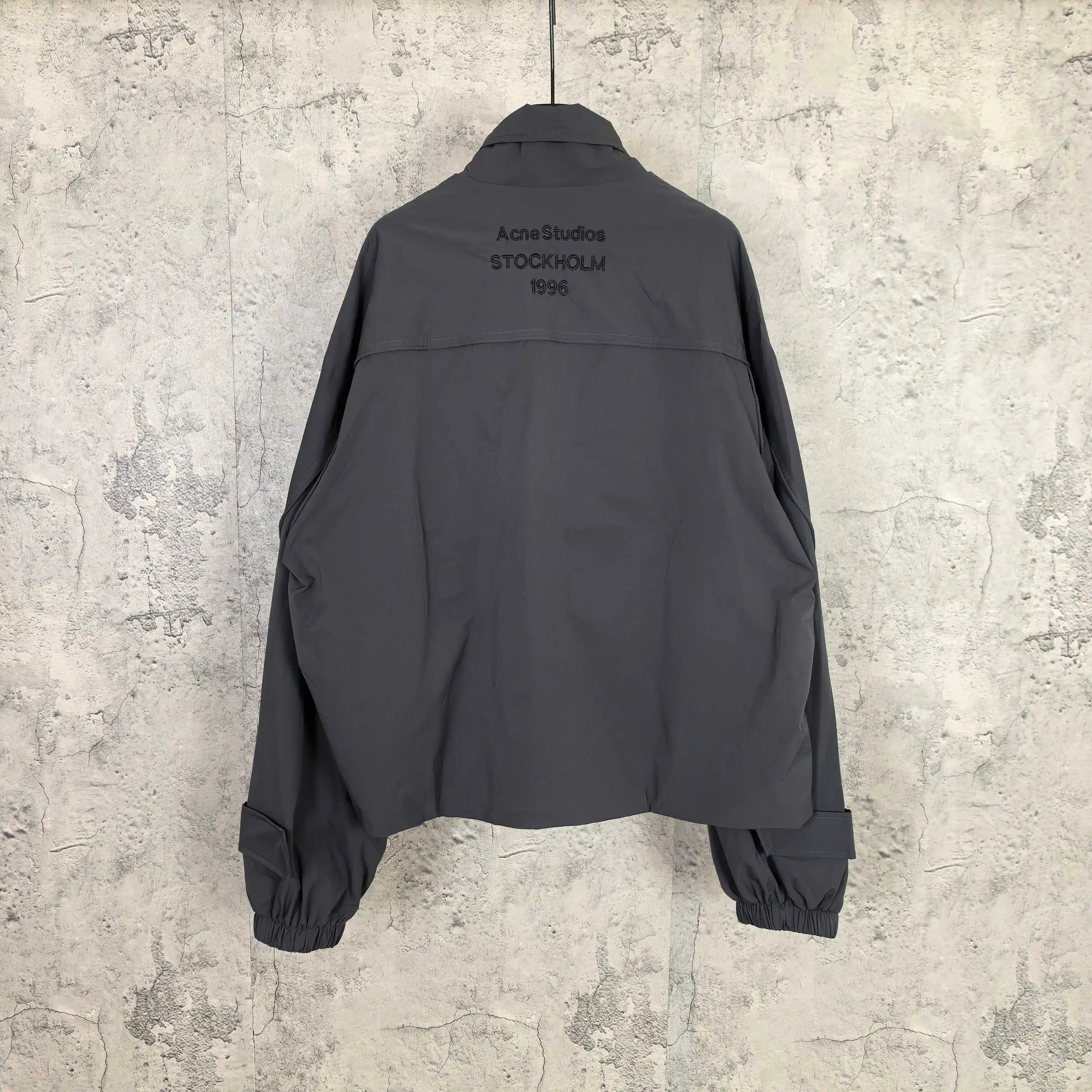 Cropped Zip-Up Jacket with Oversized Collar D25524562 — view 2