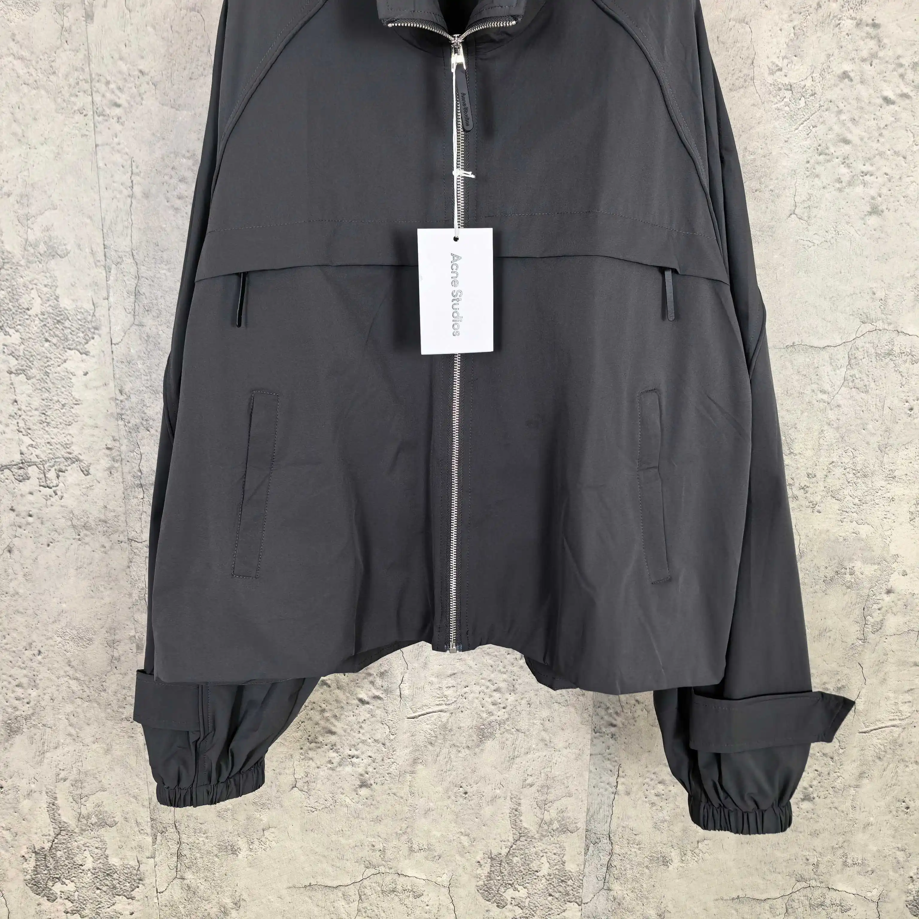 Cropped Zip-Up Jacket with Oversized Collar D25524562 — view 10