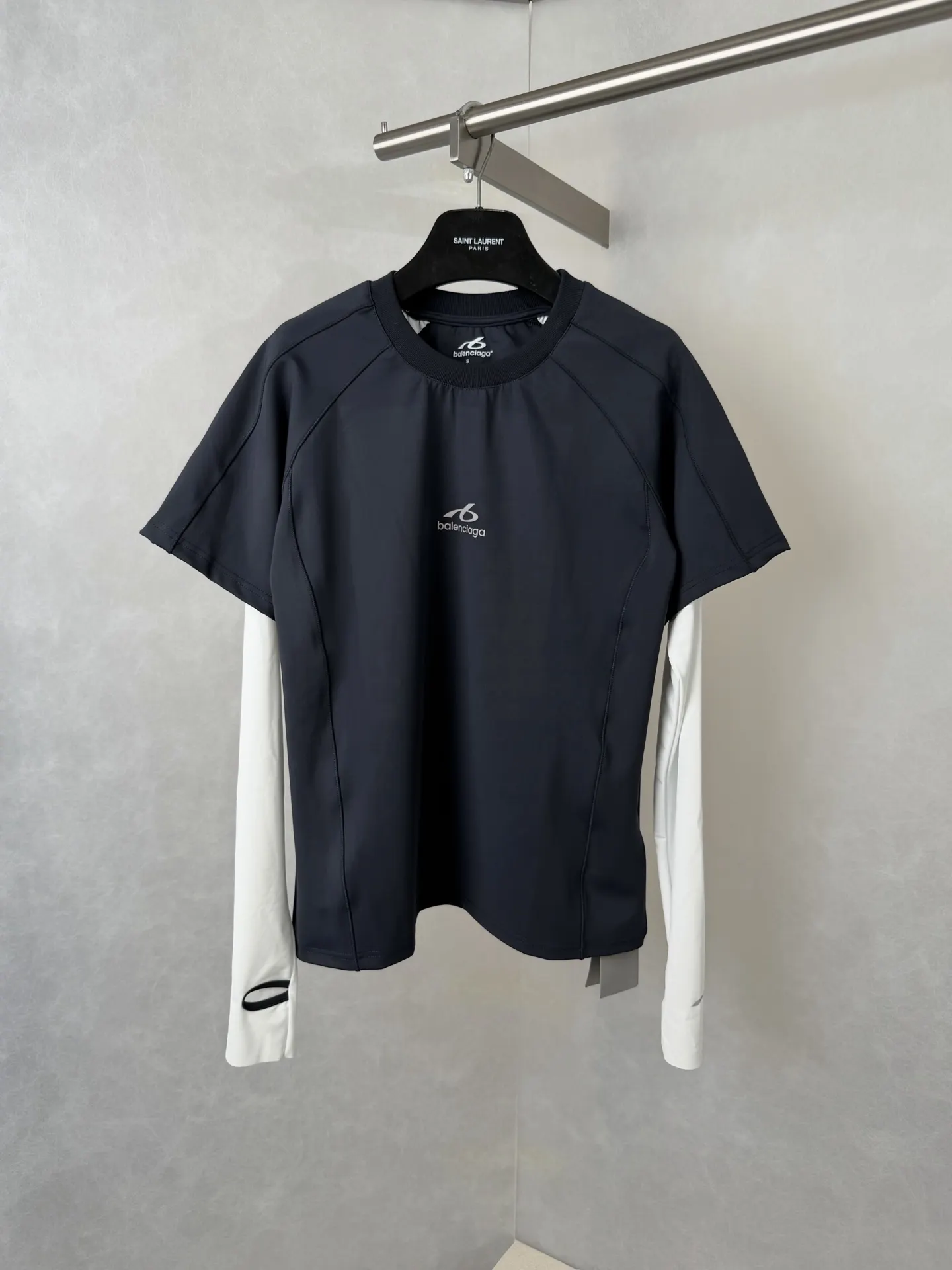 Layered Compression Long-Sleeve Sport Top D25518593