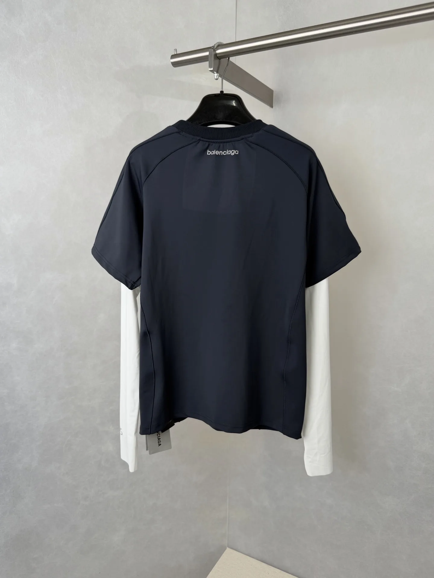 Layered Compression Long-Sleeve Sport Top D25518593 — view 2