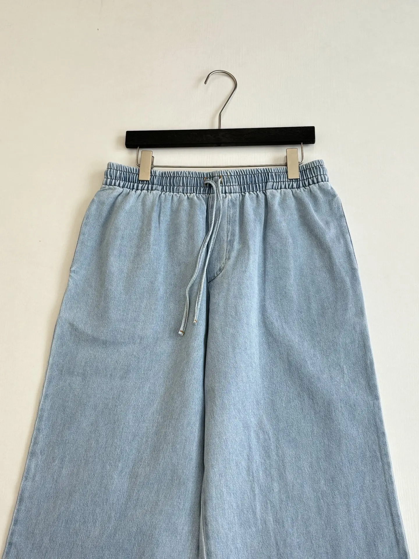 Anagram Embroidered Wide-Leg Drawstring Jeans D25518636 — view 3