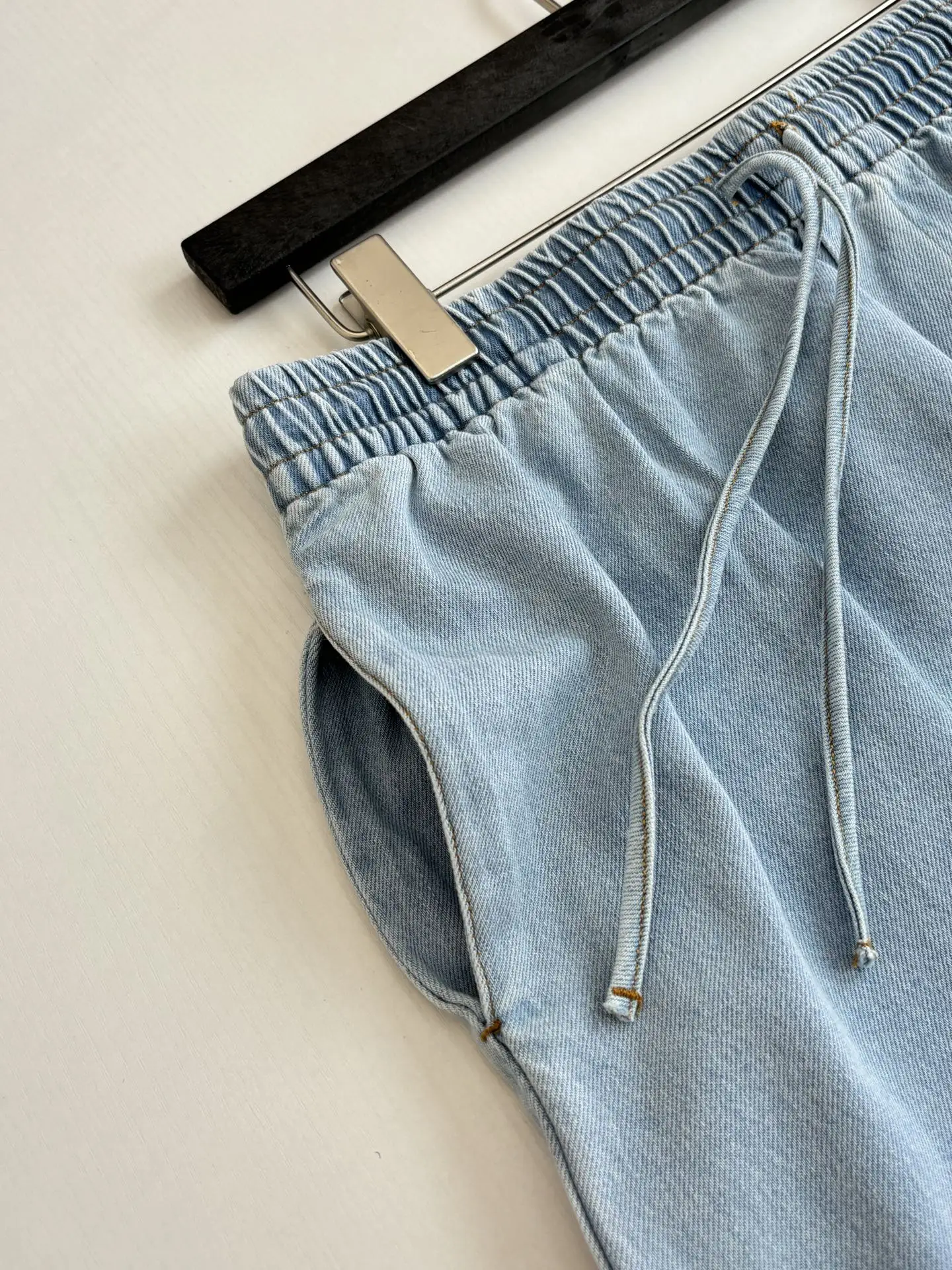 Anagram Embroidered Wide-Leg Drawstring Jeans D25518636 — view 5