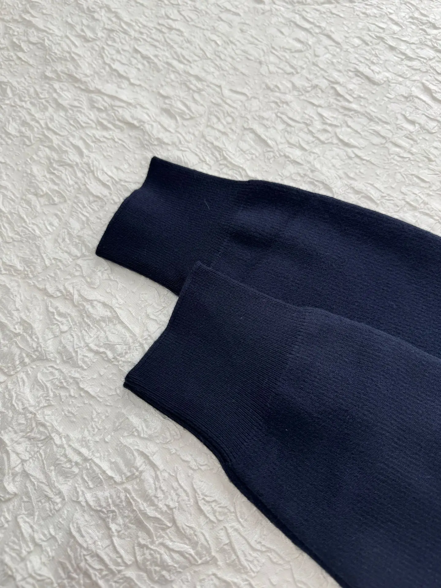 Striped Sleeve Crew-Neck Knit Sweater D25521233 — view 7