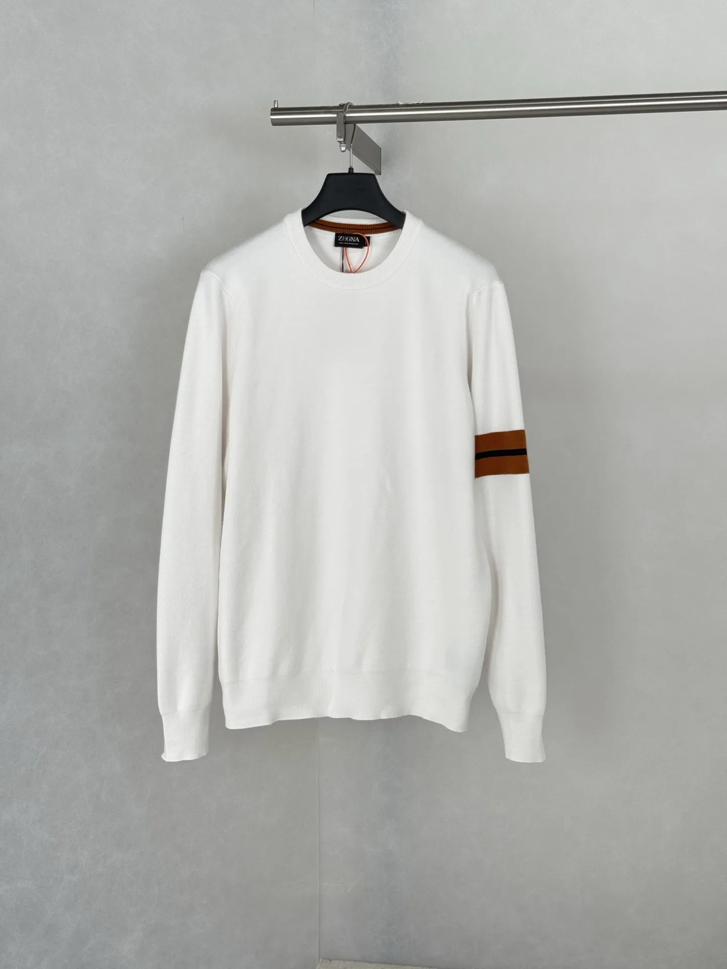 Striped Sleeve Crew-Neck Knit Sweater D25521234