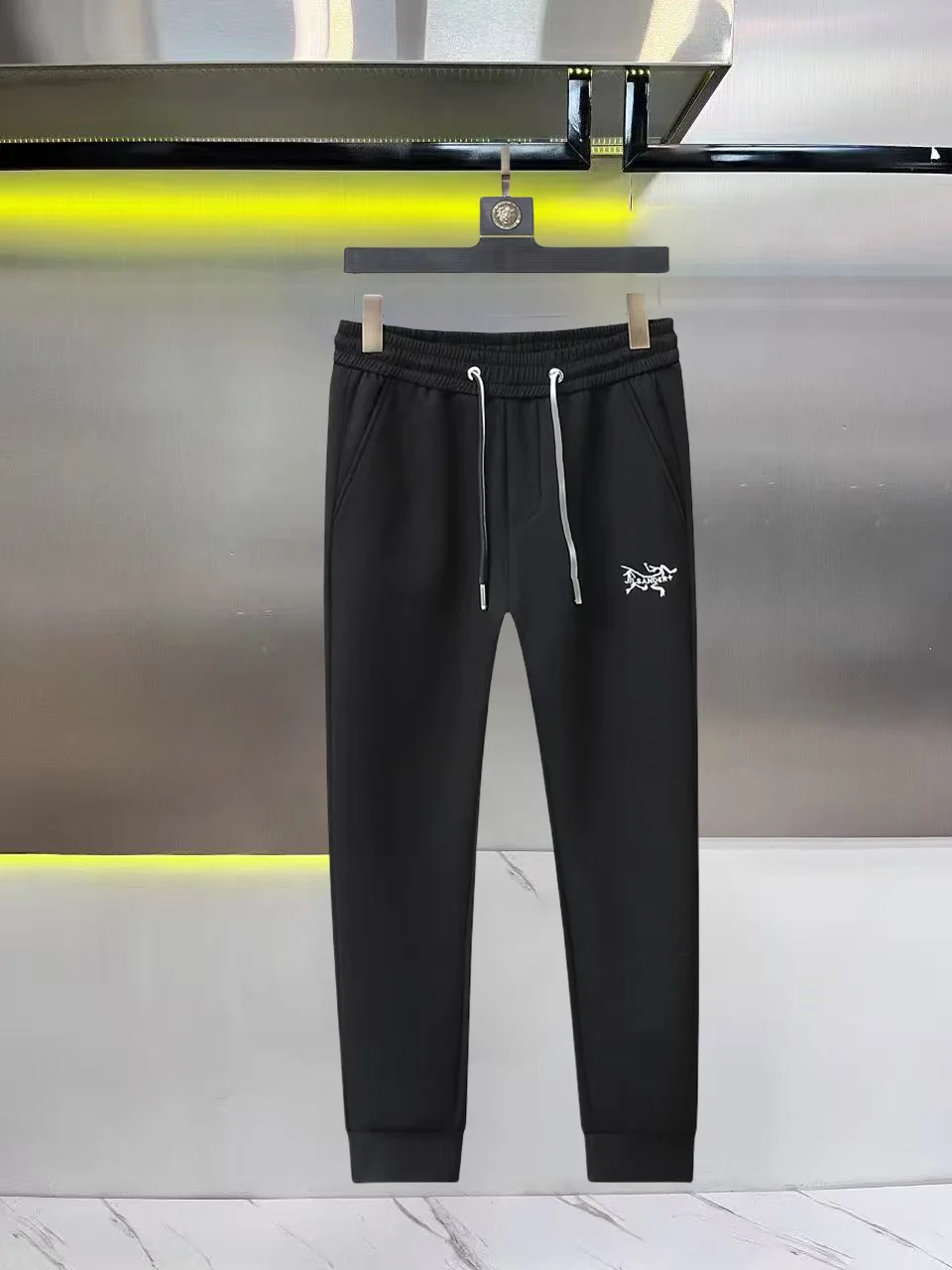 Logo-Embroidered Tapered Sweatpants D26014849
