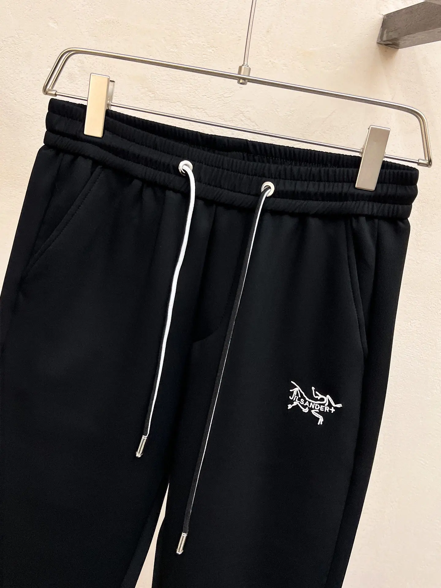 Logo-Embroidered Tapered Sweatpants D26014849 — view 3