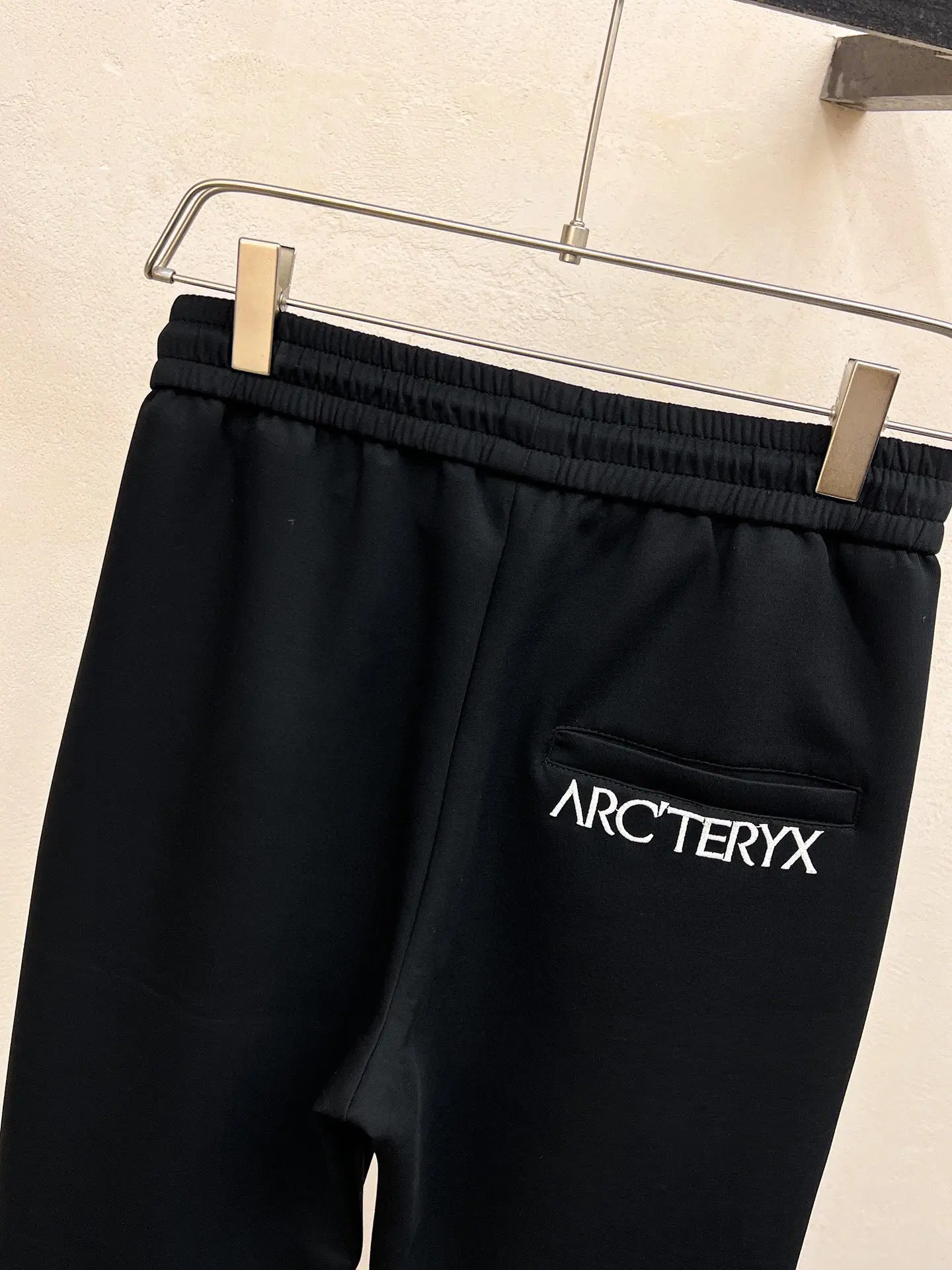 Logo-Embroidered Tapered Sweatpants D26014849 — view 6