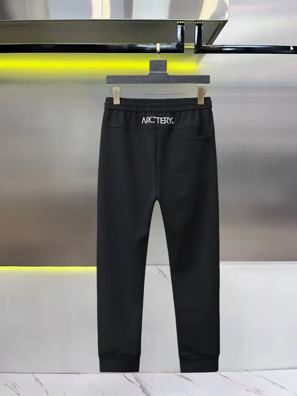 Logo-Embroidered Tapered Sweatpants D26014840 — view 2