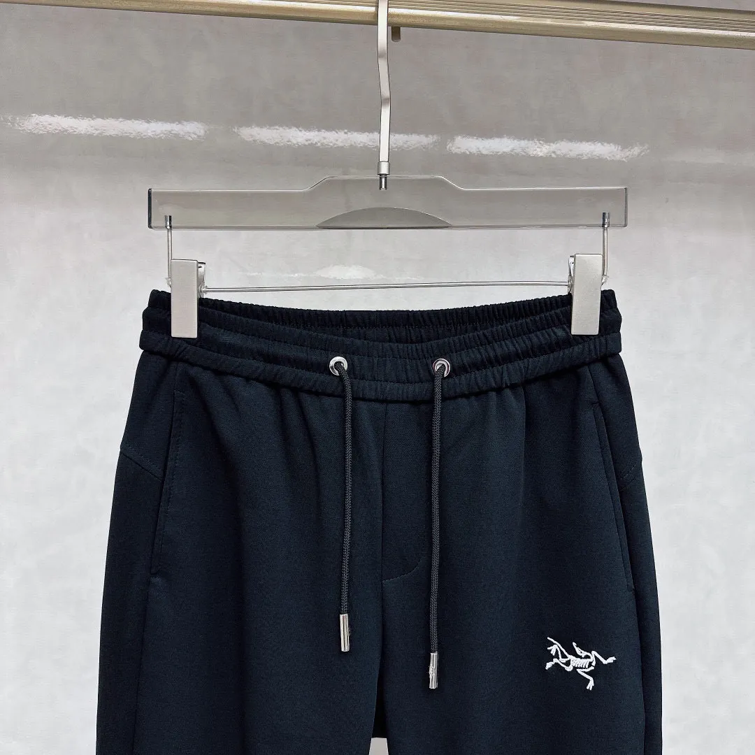 Logo-Embroidered Tapered Sweatpants D26014840 — view 3