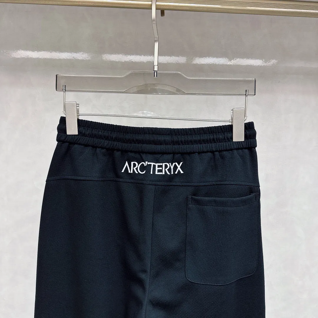 Logo-Embroidered Tapered Sweatpants D26014840 — view 4