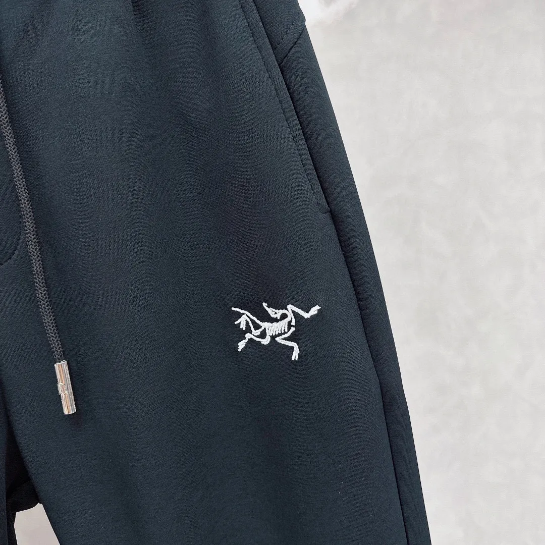 Logo-Embroidered Tapered Sweatpants D26014840 — view 5