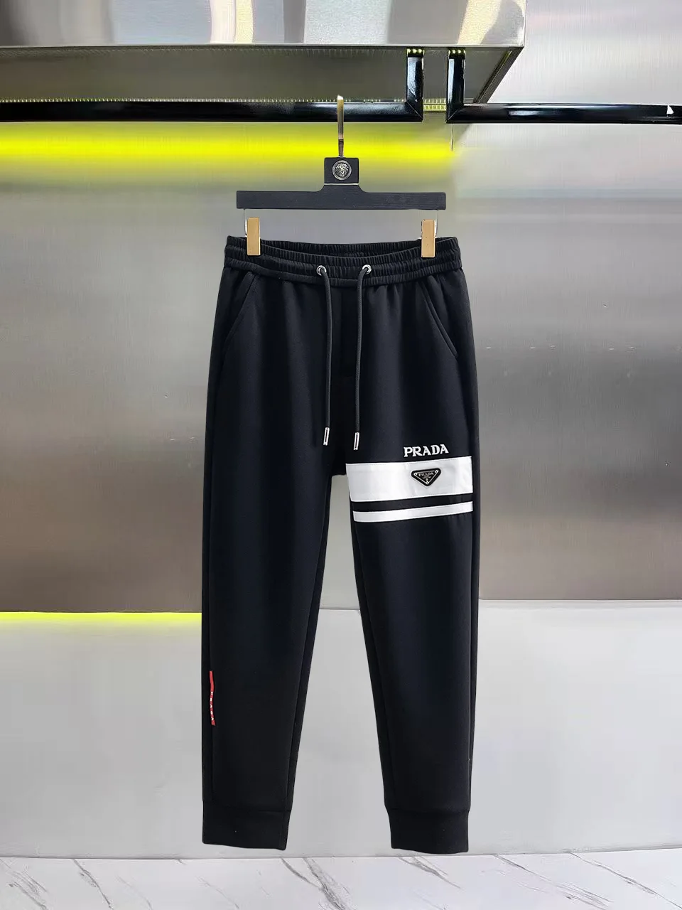 Logo-Appliquéd Tapered Sweatpants D26014853