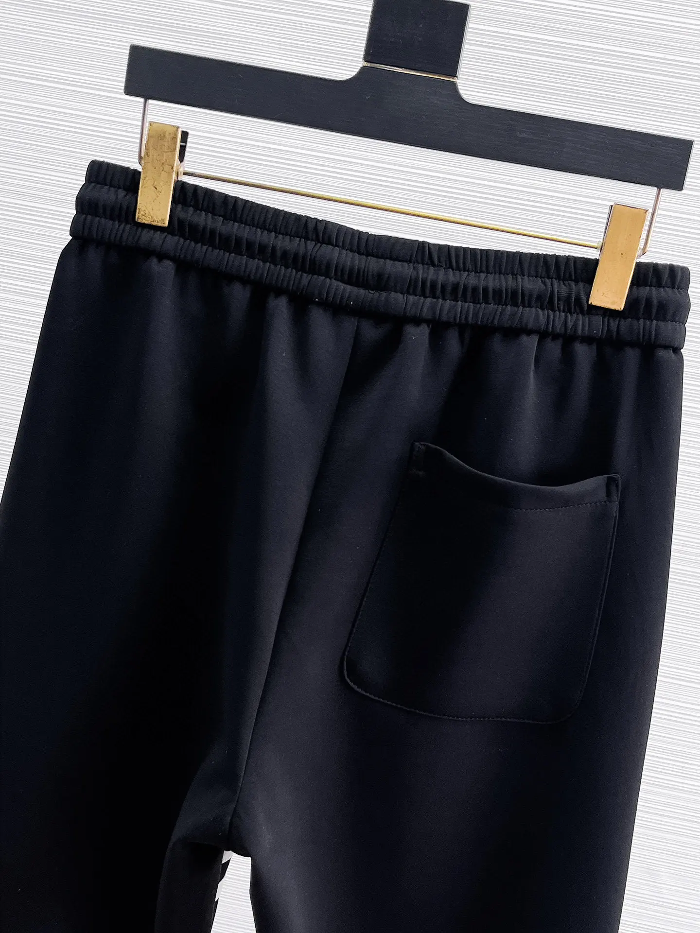 Logo-Appliquéd Tapered Sweatpants D26014853 — view 6