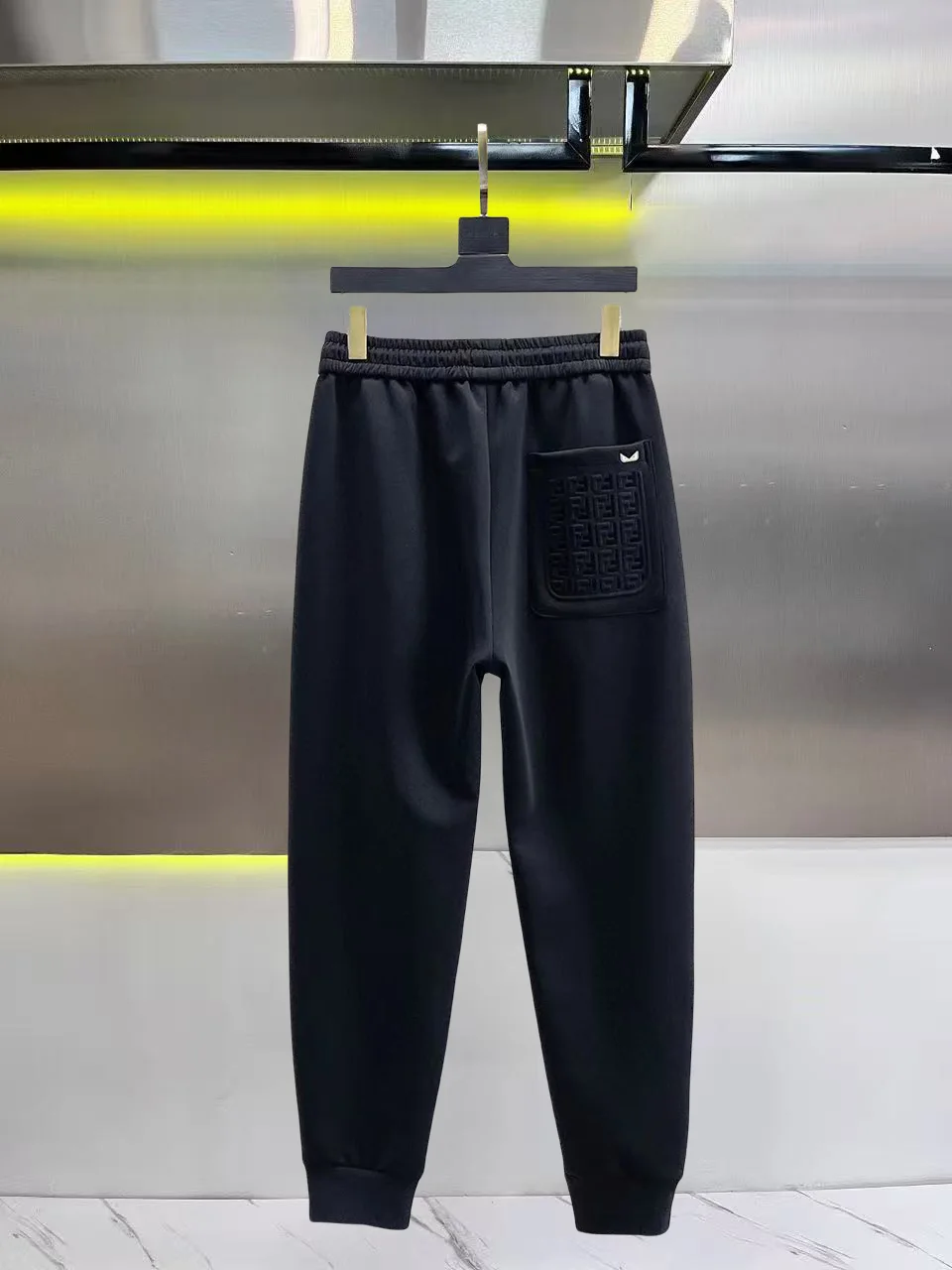 Logo-Embroidered Tapered Sweatpants D26014842 — view 2