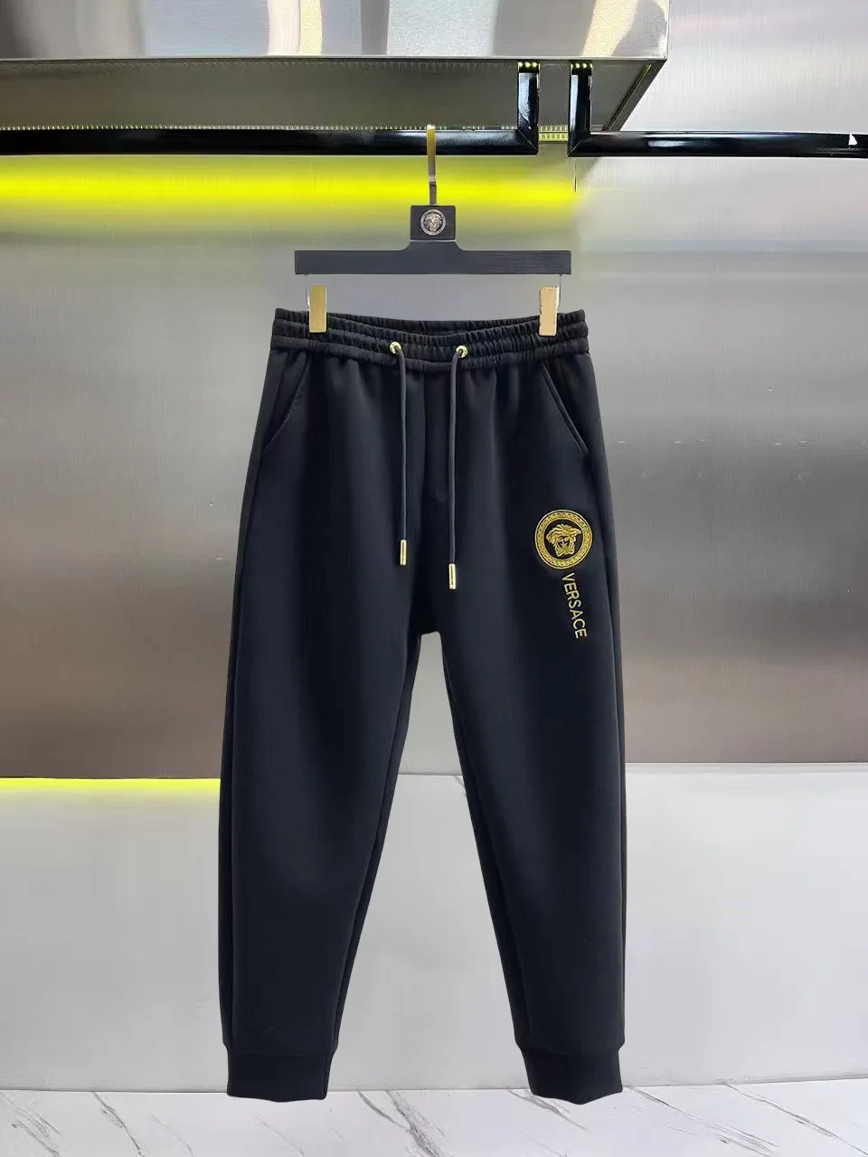 Medusa Logo Embroidered Sweatpants D26014846
