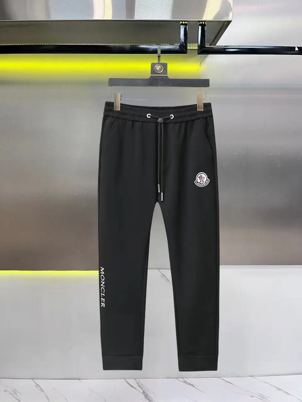 Logo-Appliquéd Tapered Sweatpants D26014848