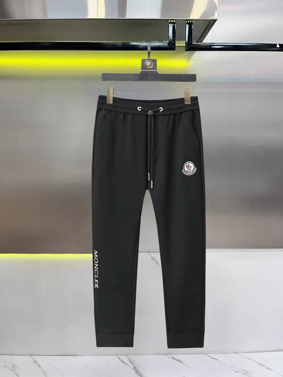 Logo-Appliquéd Tapered Sweatpants D26014848