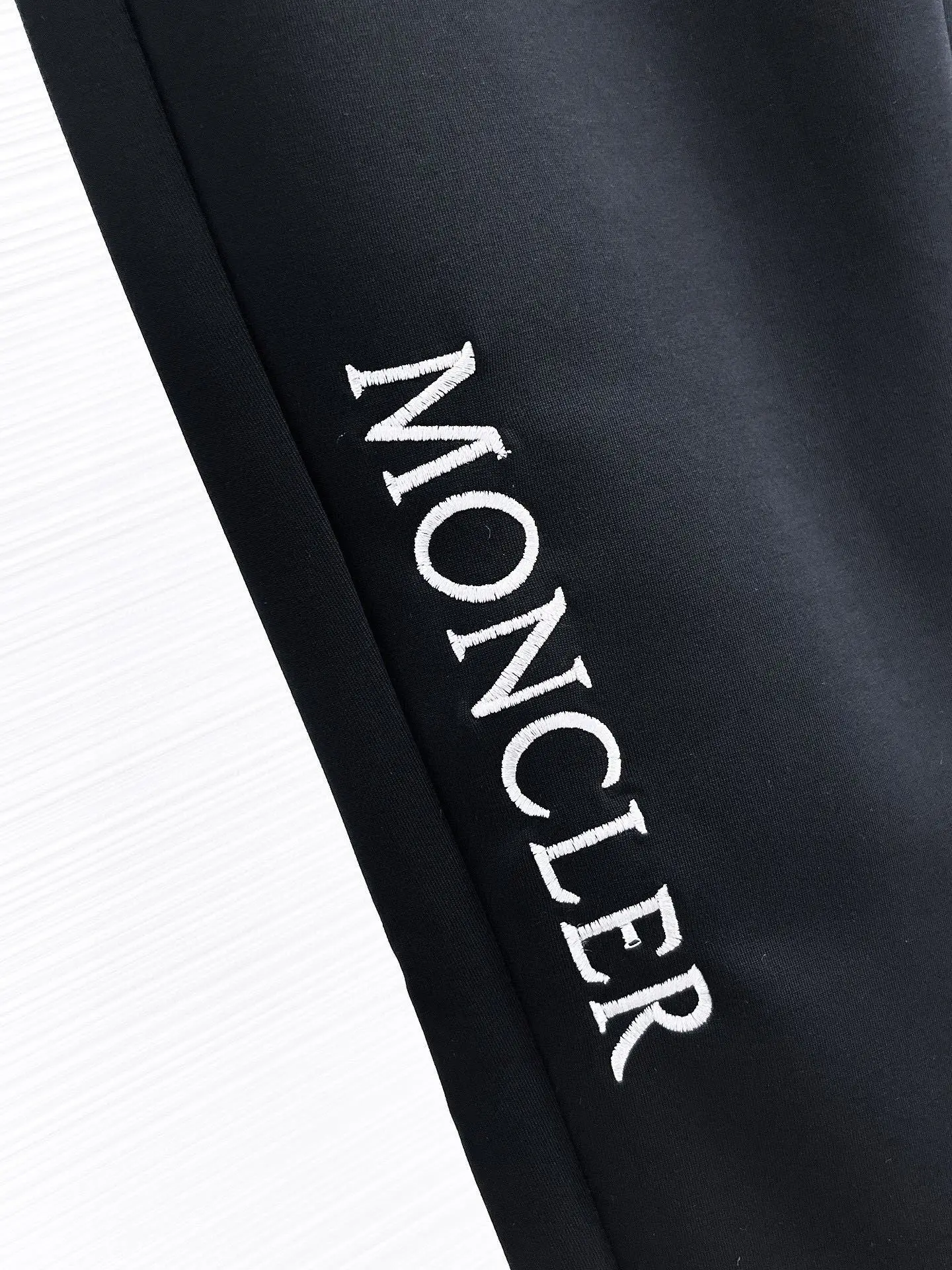 Logo-Appliquéd Tapered Sweatpants D26014848 — view 8