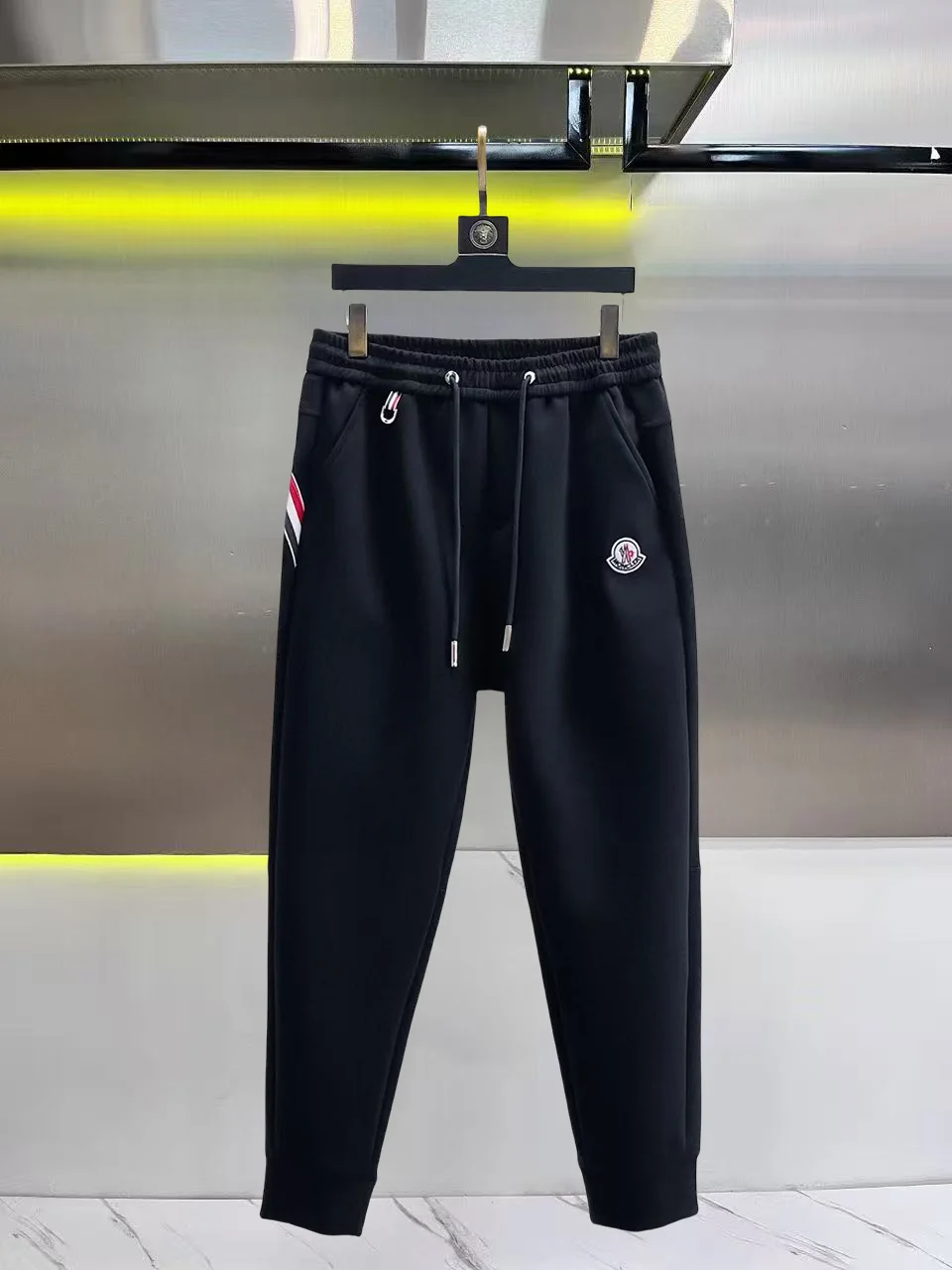 Logo-Patch Tapered Sweatpants D26014845