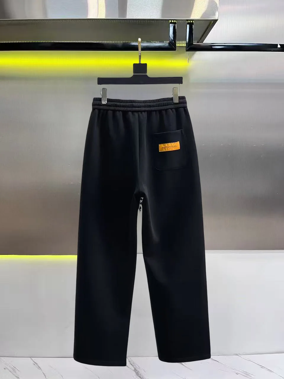 Logo-Embroidered Piping Sweatpants D26014838 — view 2