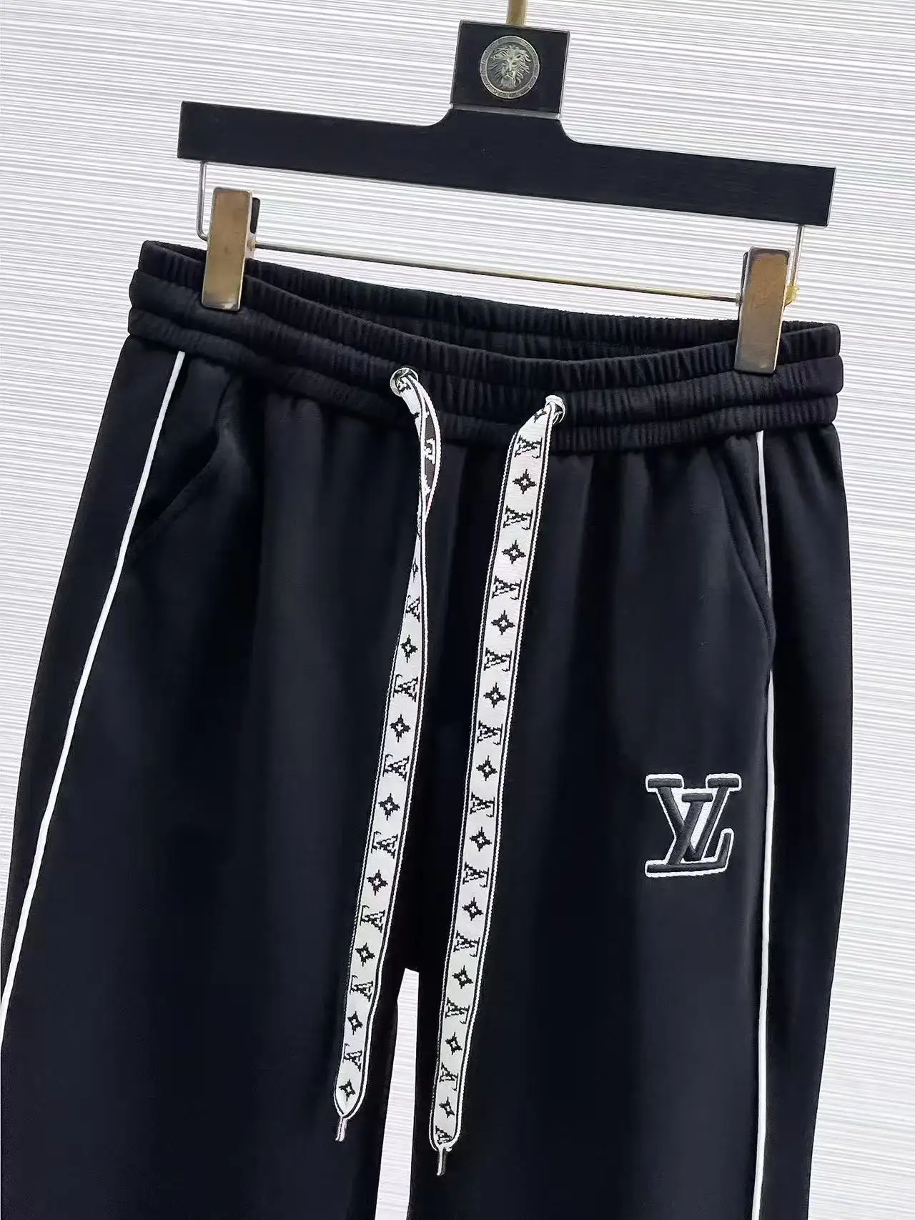 Logo-Embroidered Piping Sweatpants D26014838 — view 3