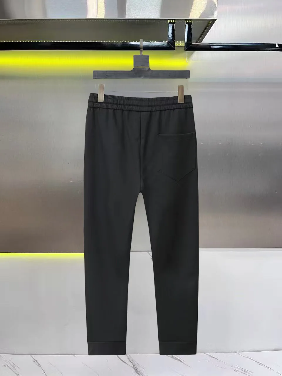 Logo-Print Tapered Sweatpants D26014847 — view 2