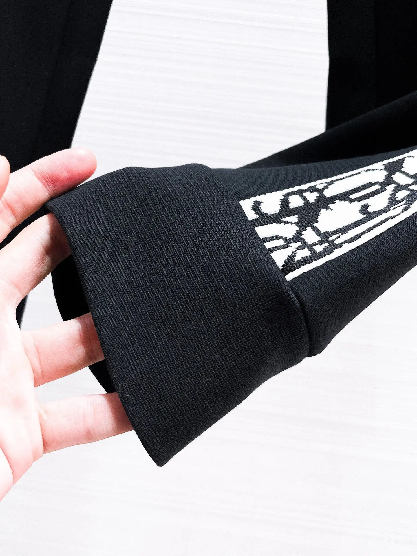 Logo-Print Tapered Sweatpants D26014847 — view 8