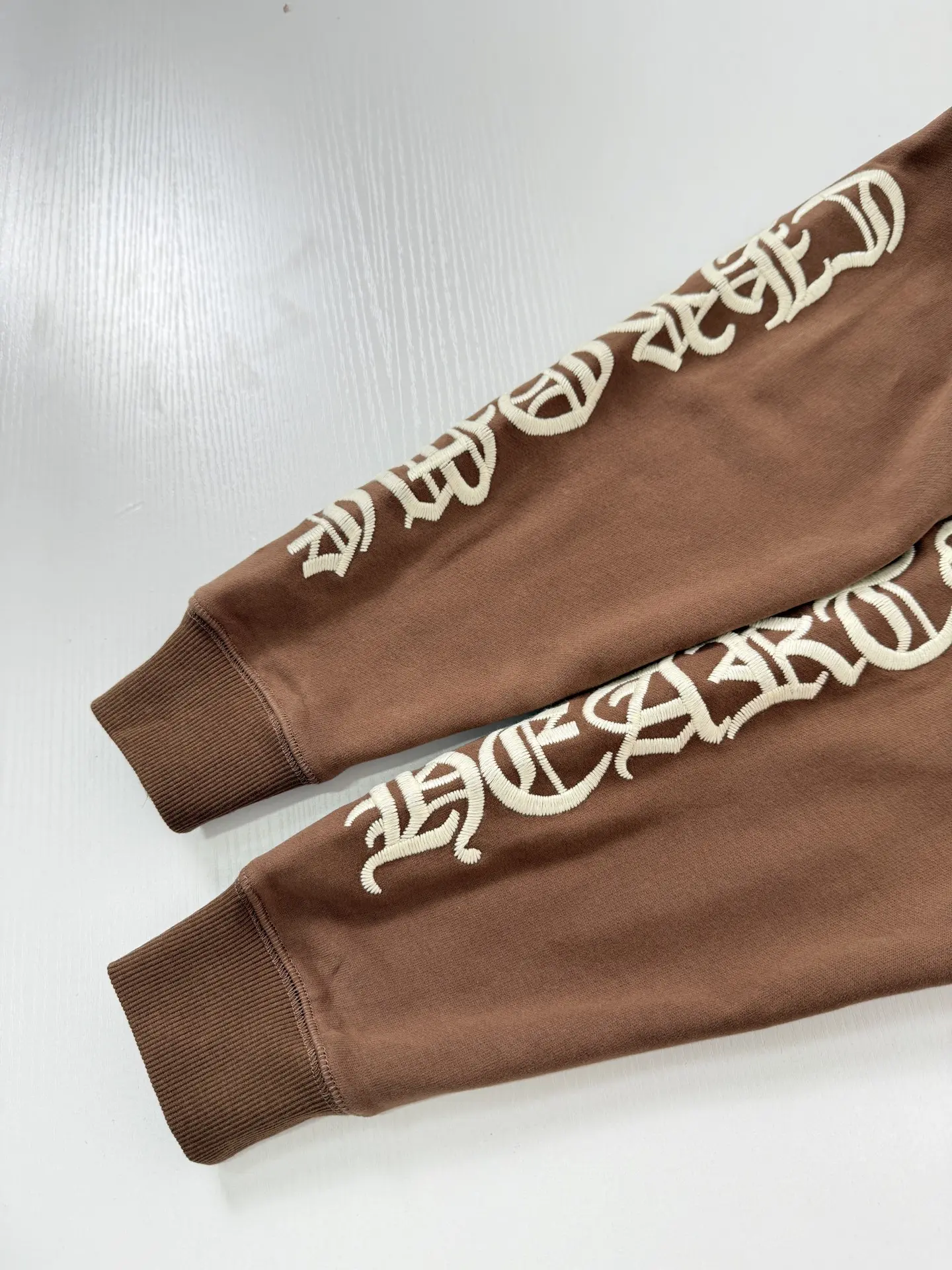Gothic Script Embroidered Cotton-Blend Sweatshirt D26021989 — view 8