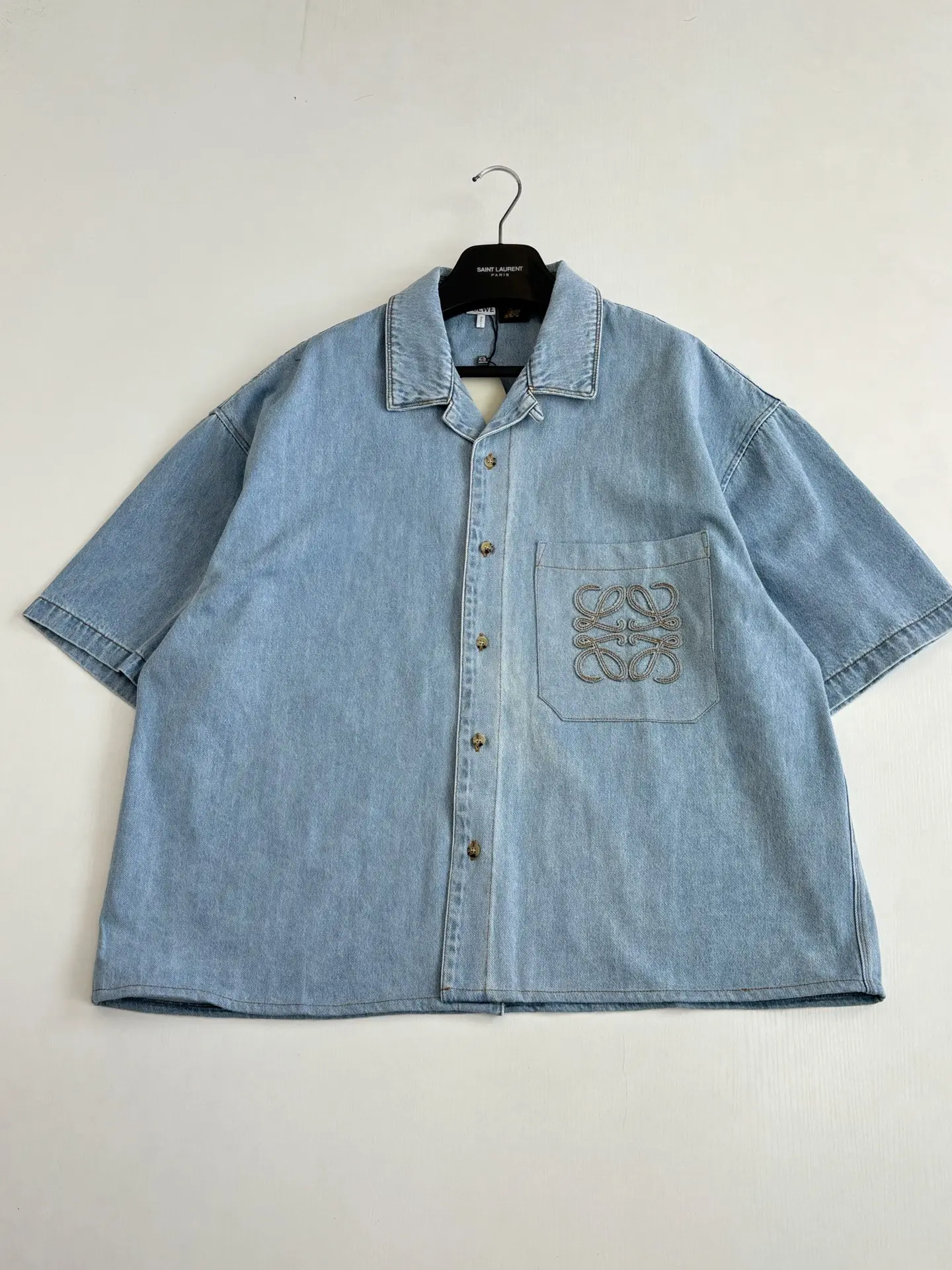 Anagram Embroidered Short-Sleeve Denim Shirt D26018637 — view 3